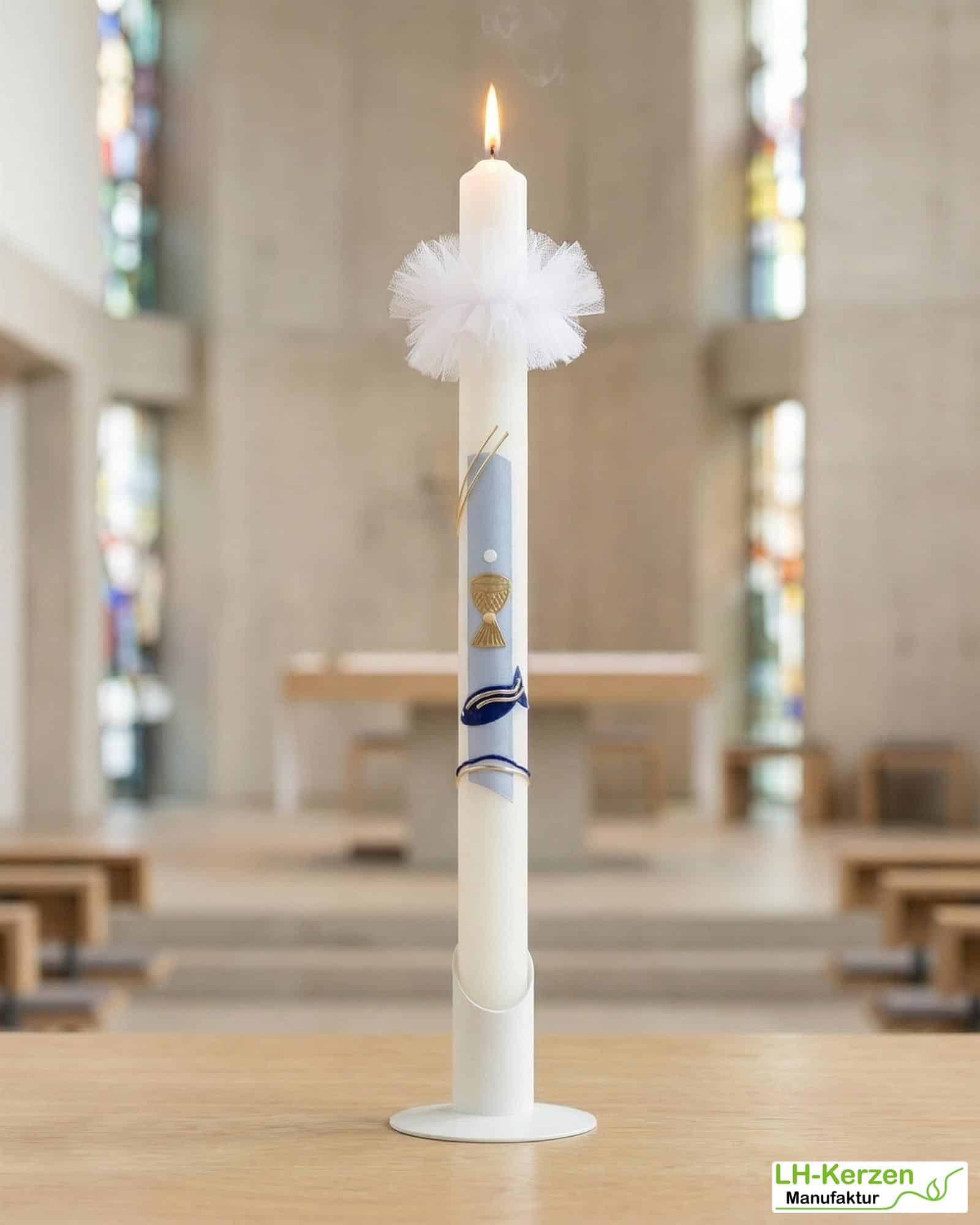 Kommunionkerze Fisch blau mit goldenem Kelch, handverziert mit echten Wachsornamenten