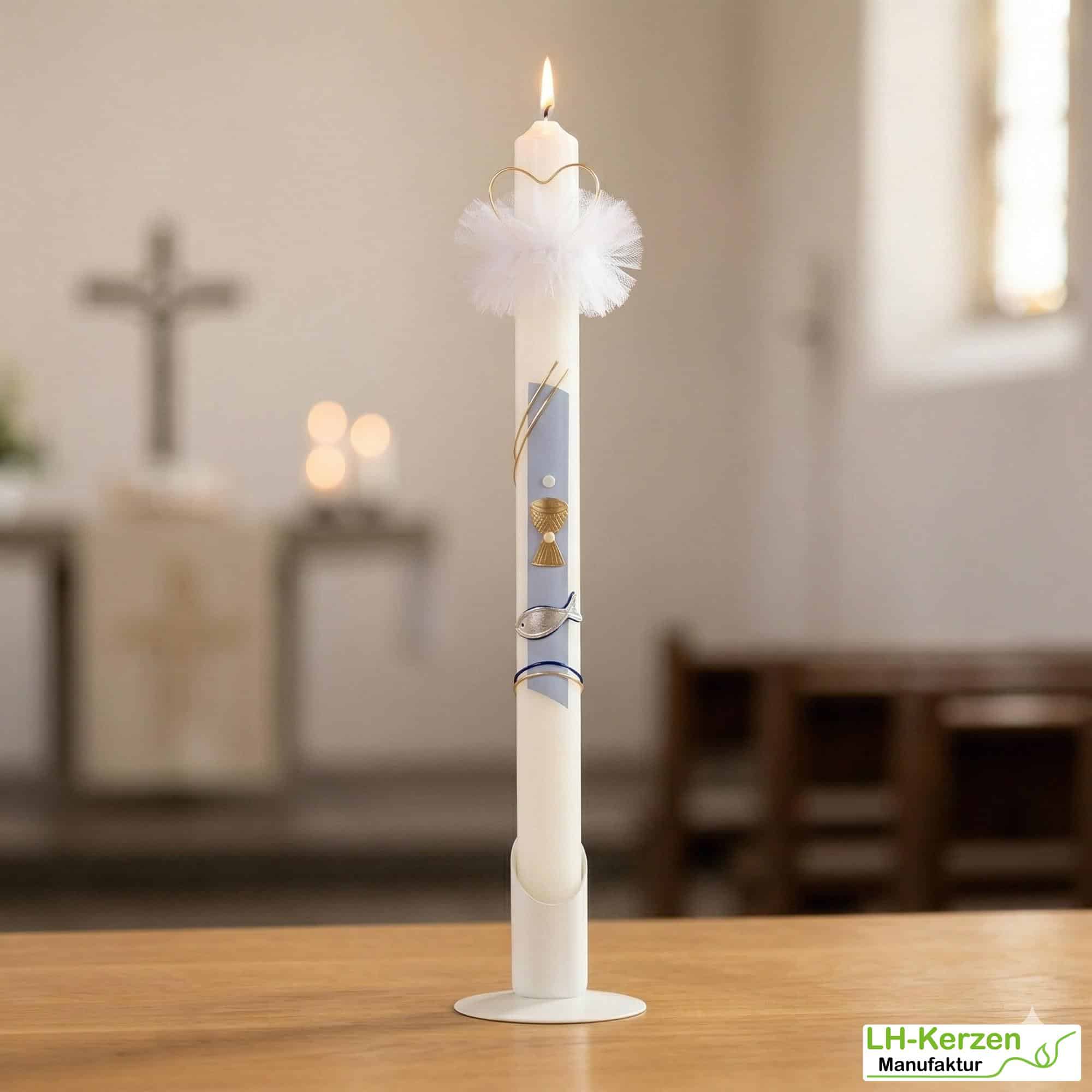 Kommunionkerze Fisch blau mit goldenem Kelch, handverziert mit echten Wachsornamenten