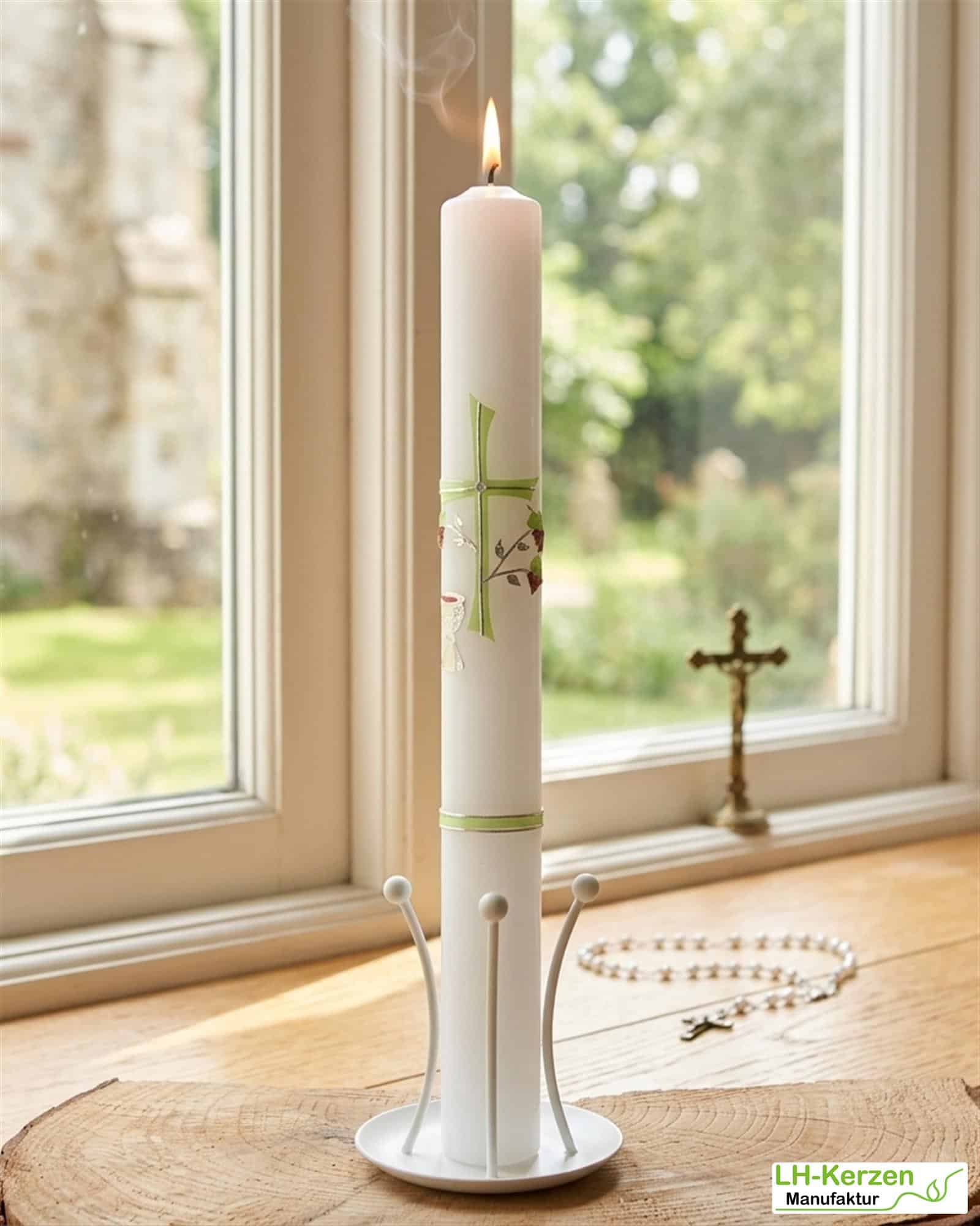 Kommunionkerze grün mit Kreuz, Kelch, und Weinrebe, handverziert, Kommunionkerze mit Namen und Datum