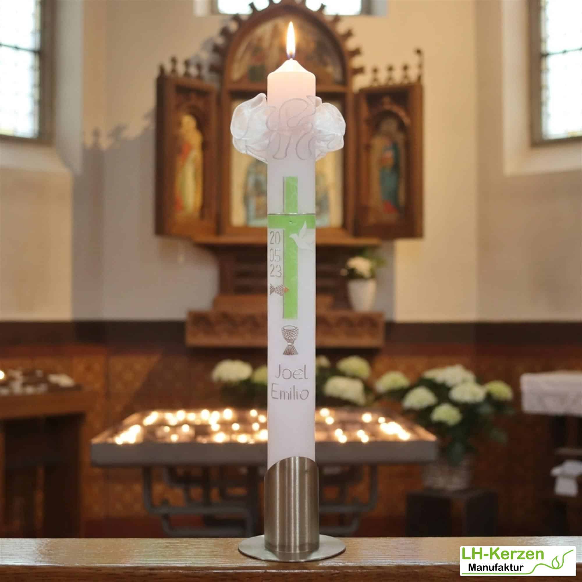 Kommunionkerze mit grün silbernem Kreuz, weißer Taube, Fisch und Kelch, personalisierbar