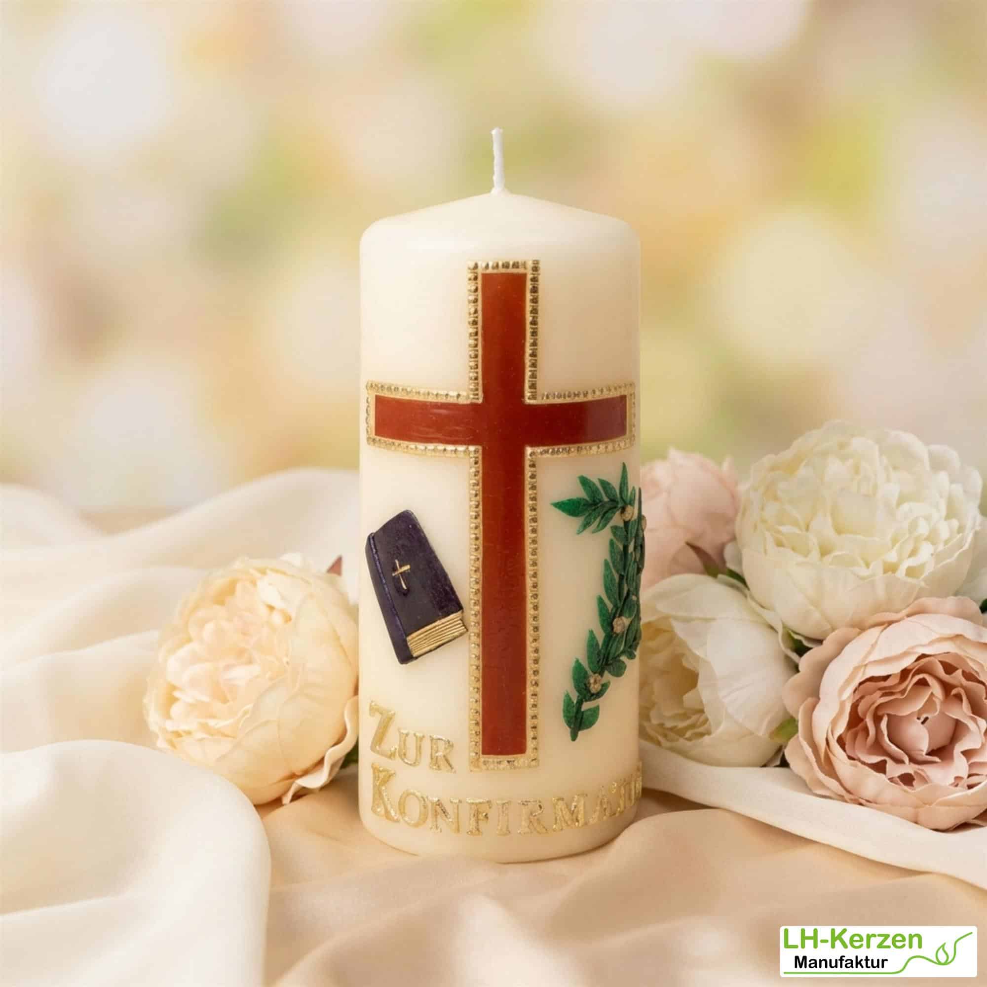 Konfirmationskerze in elfenbein mit braunem Kreuz und Bibel, optional mit Konfirmationsspruch