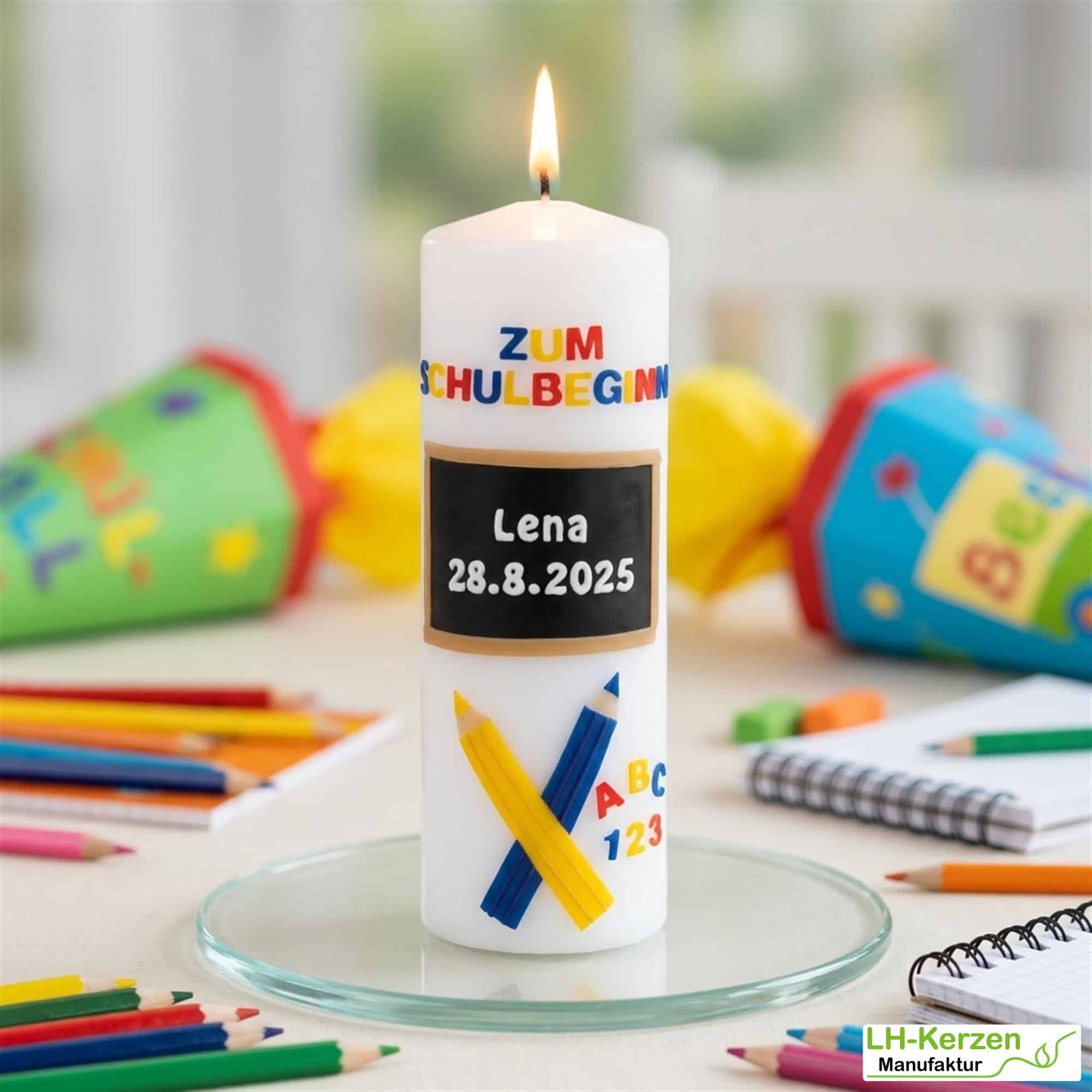 Kerze Einschulung mit Schiefertafel und Buntstiften, Einschulungskerze, Kerze erster Schultag