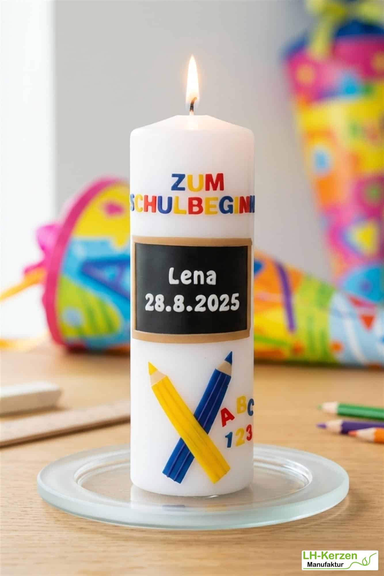 Kerze Einschulung mit Schiefertafel und Buntstiften, Einschulungskerze, Kerze erster Schultag