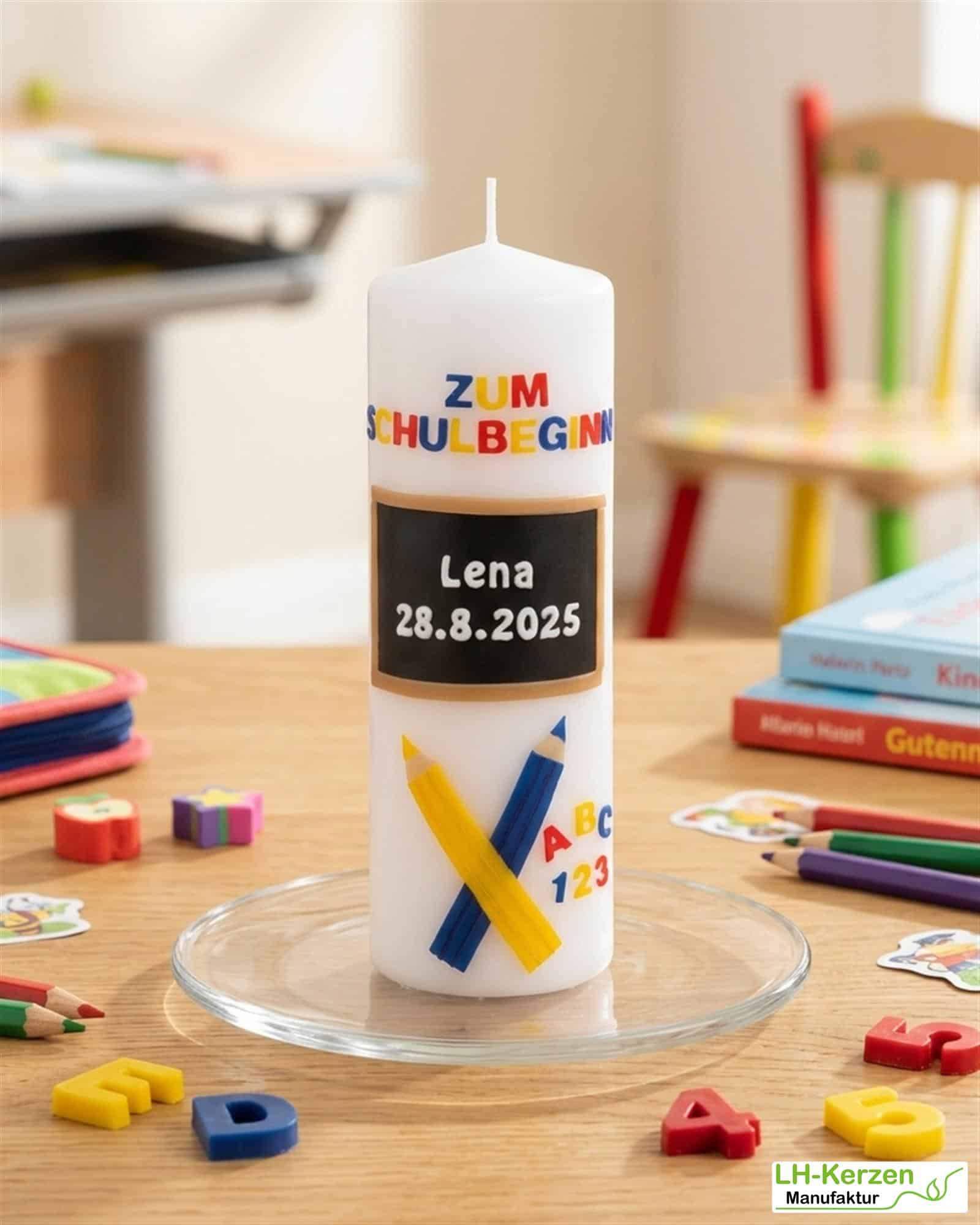 Kerze Einschulung mit Schiefertafel und Buntstiften, Einschulungskerze, Kerze erster Schultag
