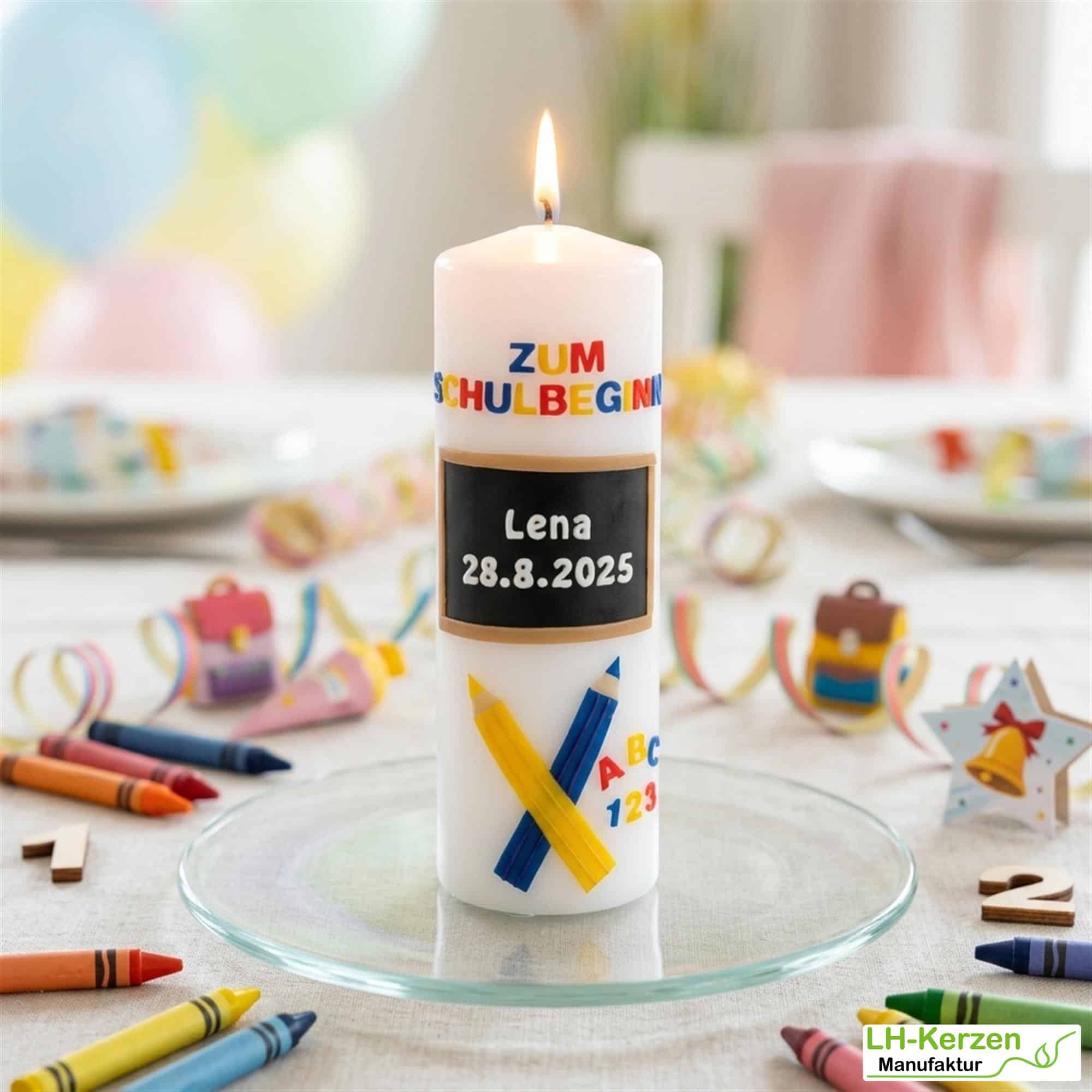 Kerze Einschulung mit Schiefertafel und Buntstiften, Einschulungskerze, Kerze erster Schultag