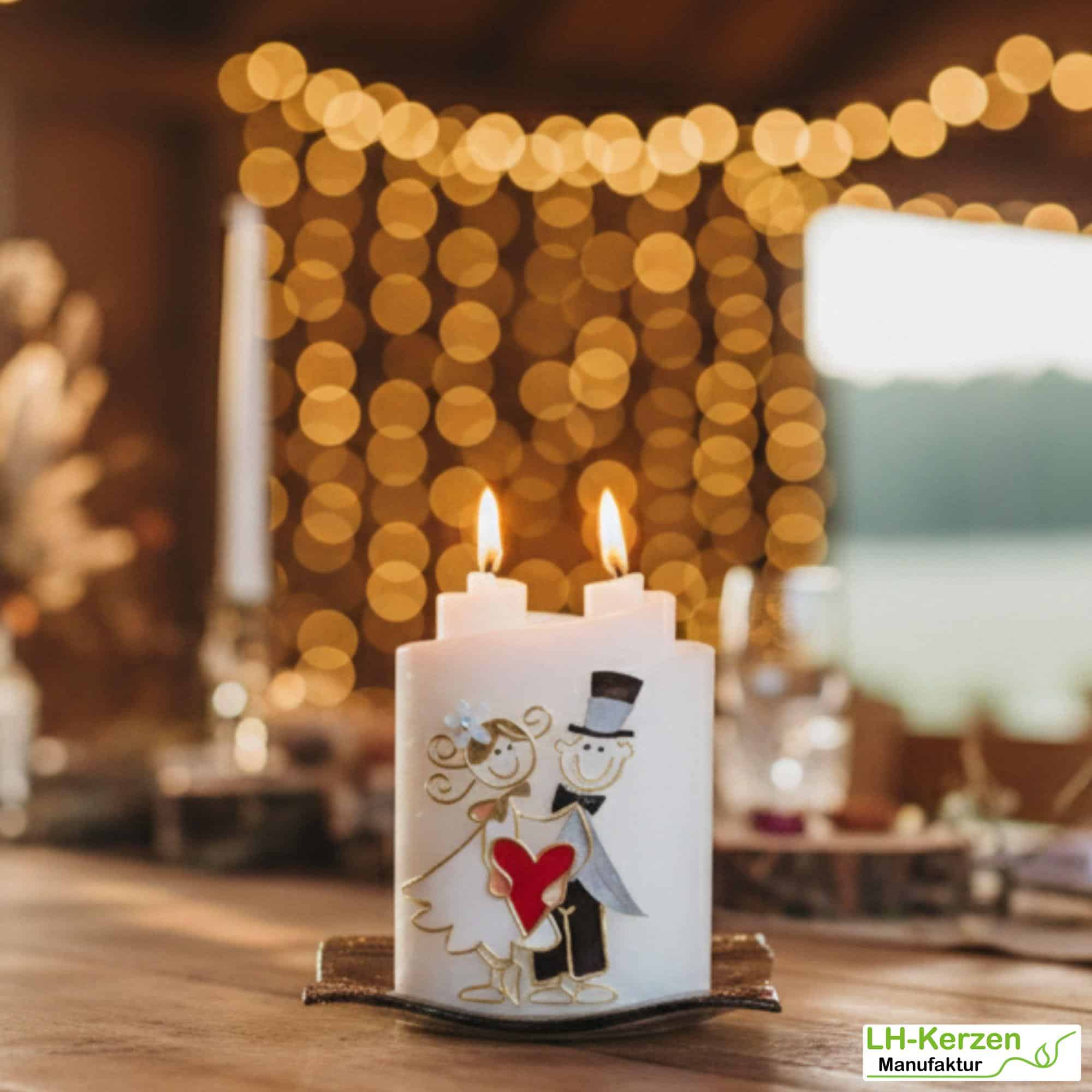 Herzenspaar – Doppeldocht Hochzeitskerze mit Brautpaar & Herz – personalisierbar