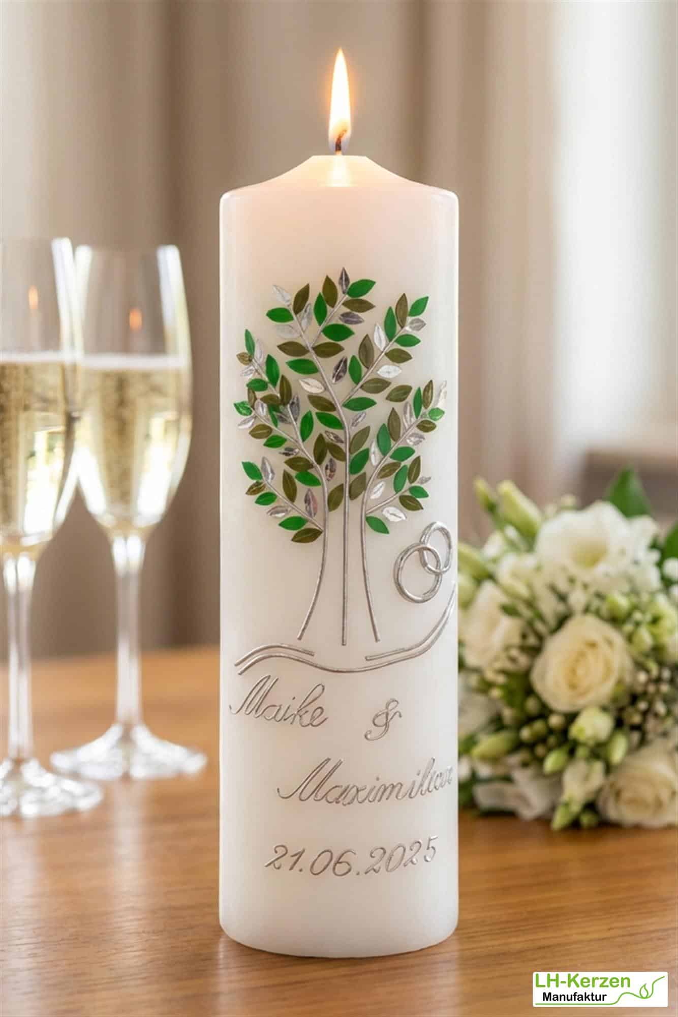 Unvergängliche Liebe – handveredelte Hochzeitskerze mit Lebensbaum & Ringen – personalisierbar