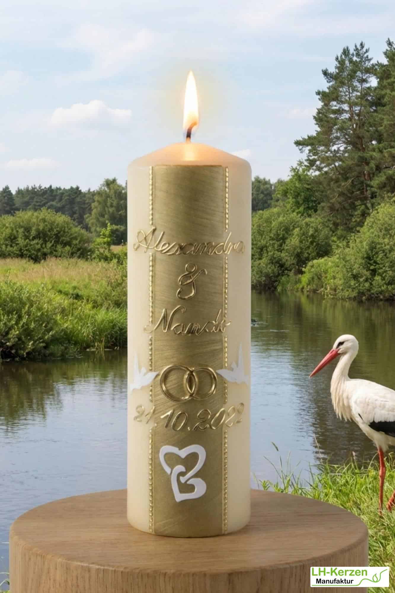 HK007_Hochzeitskerze in bisquit gold verziert mit Tauben Ringen und Herzchen