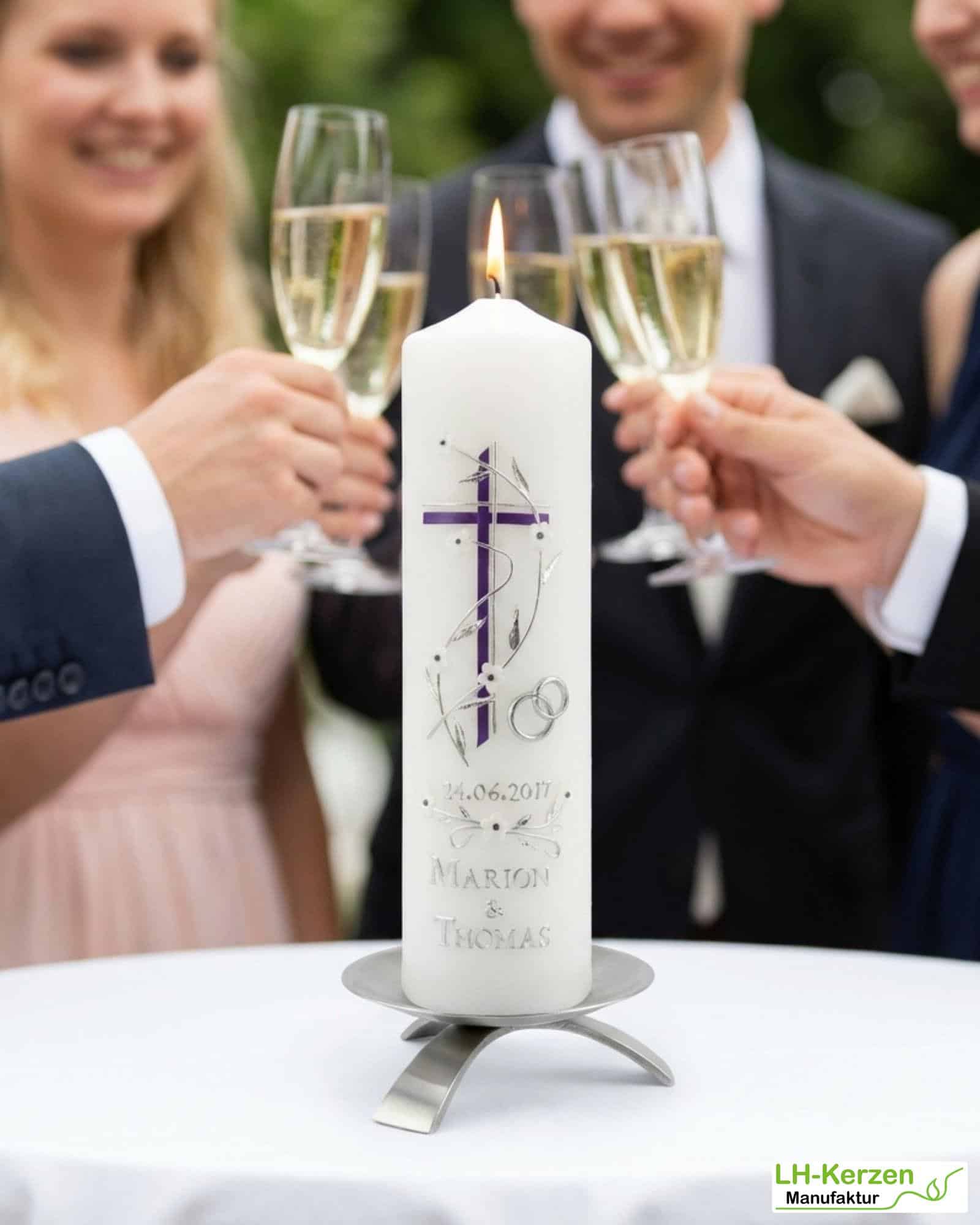 Glaube & Verbindung – handveredelte Hochzeitskerze mit Kreuz & Ringen – personalisierbar