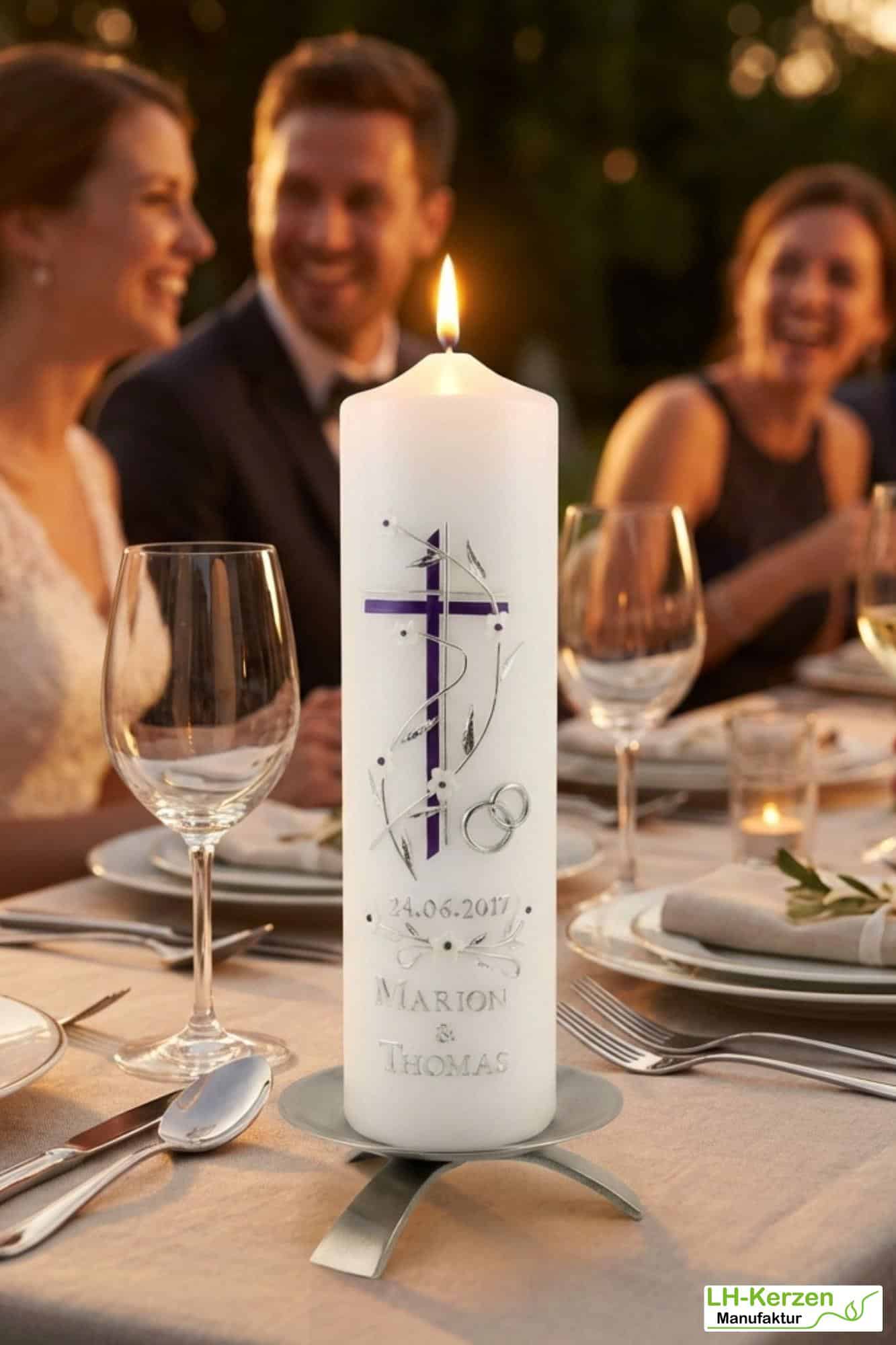 Glaube & Verbindung – handveredelte Hochzeitskerze mit Kreuz & Ringen – personalisierbar