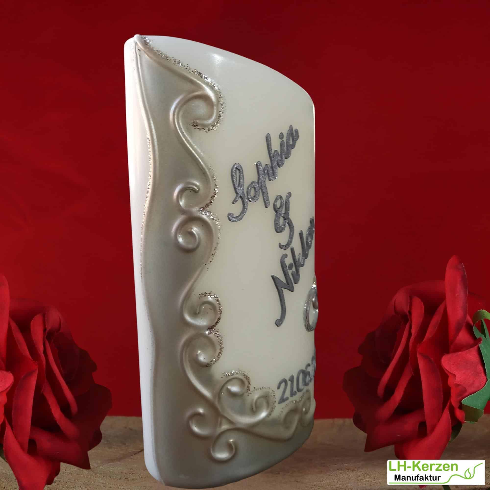 Moderne Hochzeitskerze "Silberglanz" ovale Formkerze mit silberner Verzierung personalisierbar