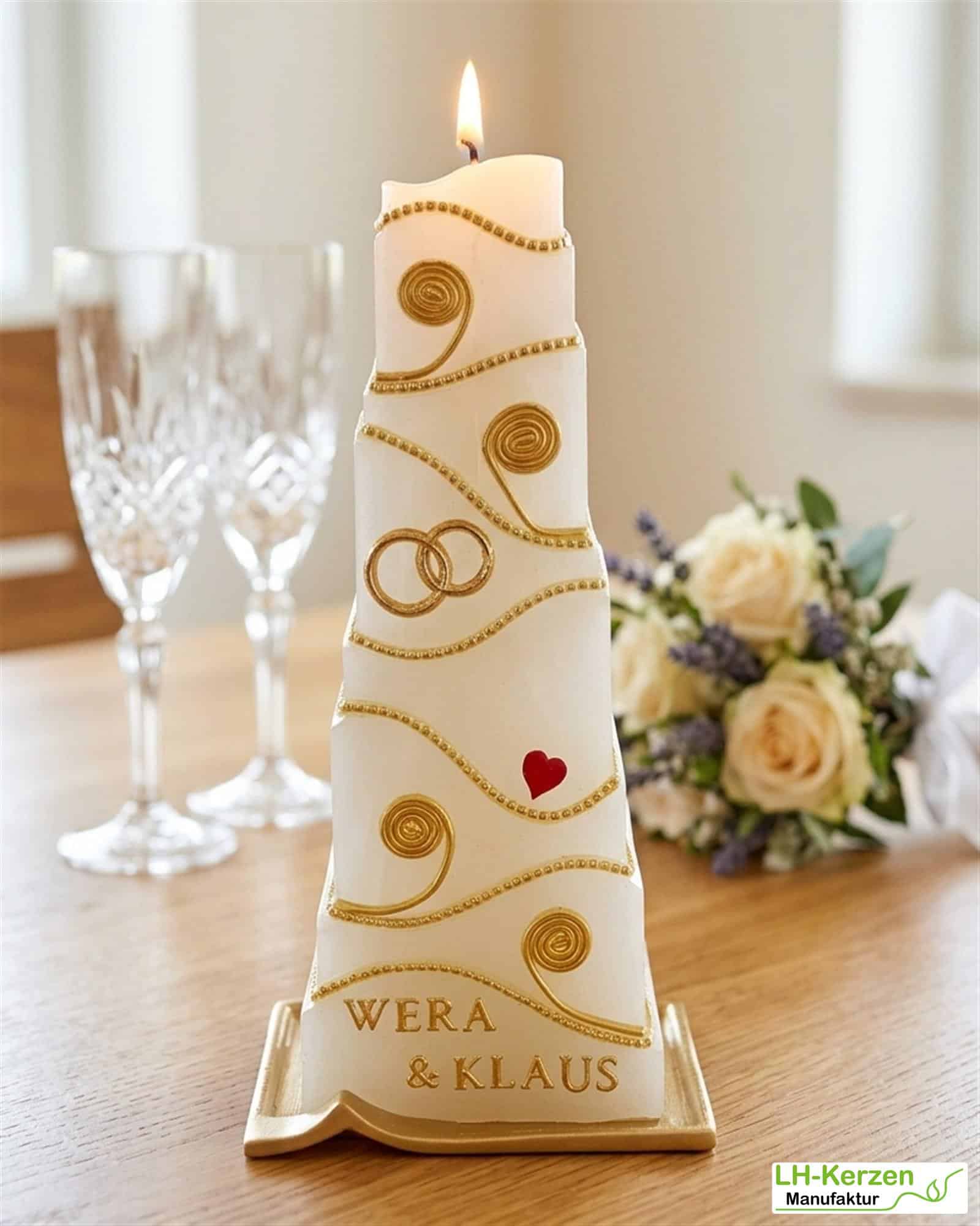 HK0993_Verbundenes Leben – handgefertigte Hochzeitskerze Stufenkerze mit Ringen & Herz personalisierbar