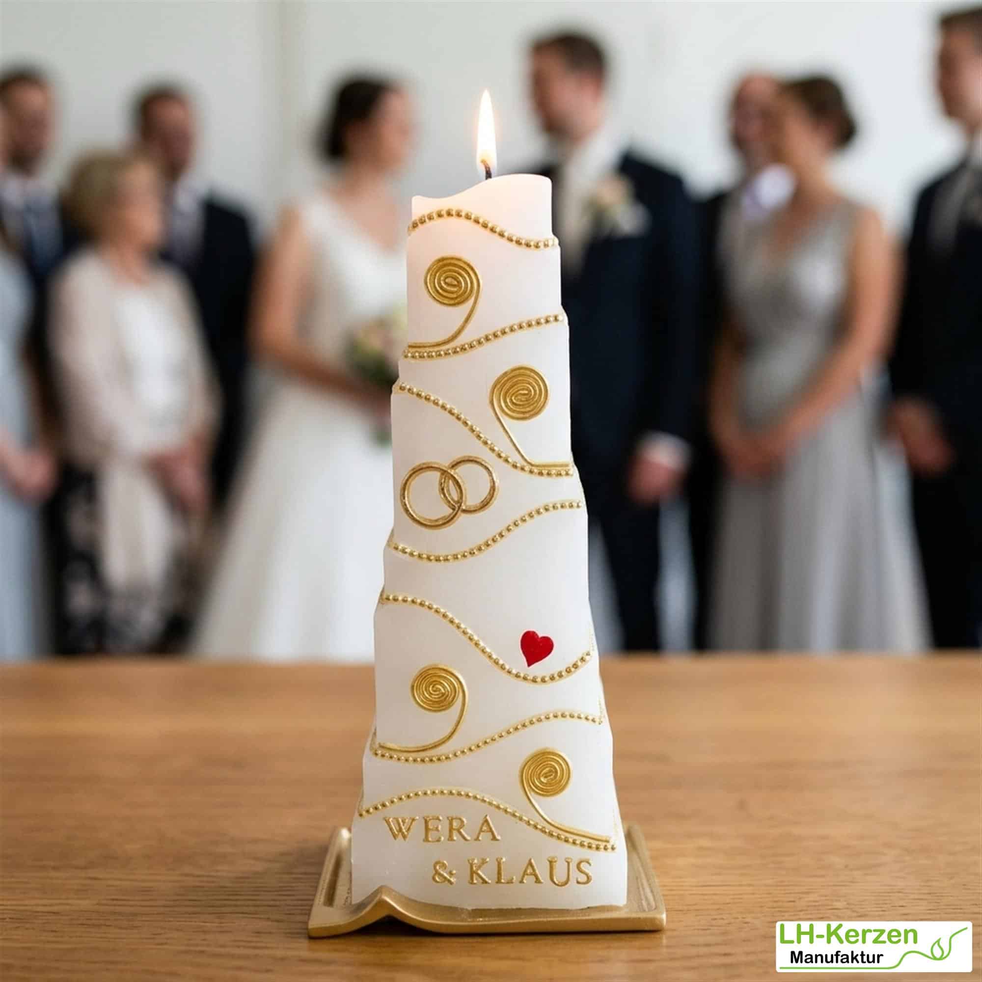 HK0993_Verbundenes Leben – handgefertigte Hochzeitskerze Stufenkerze mit Ringen & Herz personalisierbar
