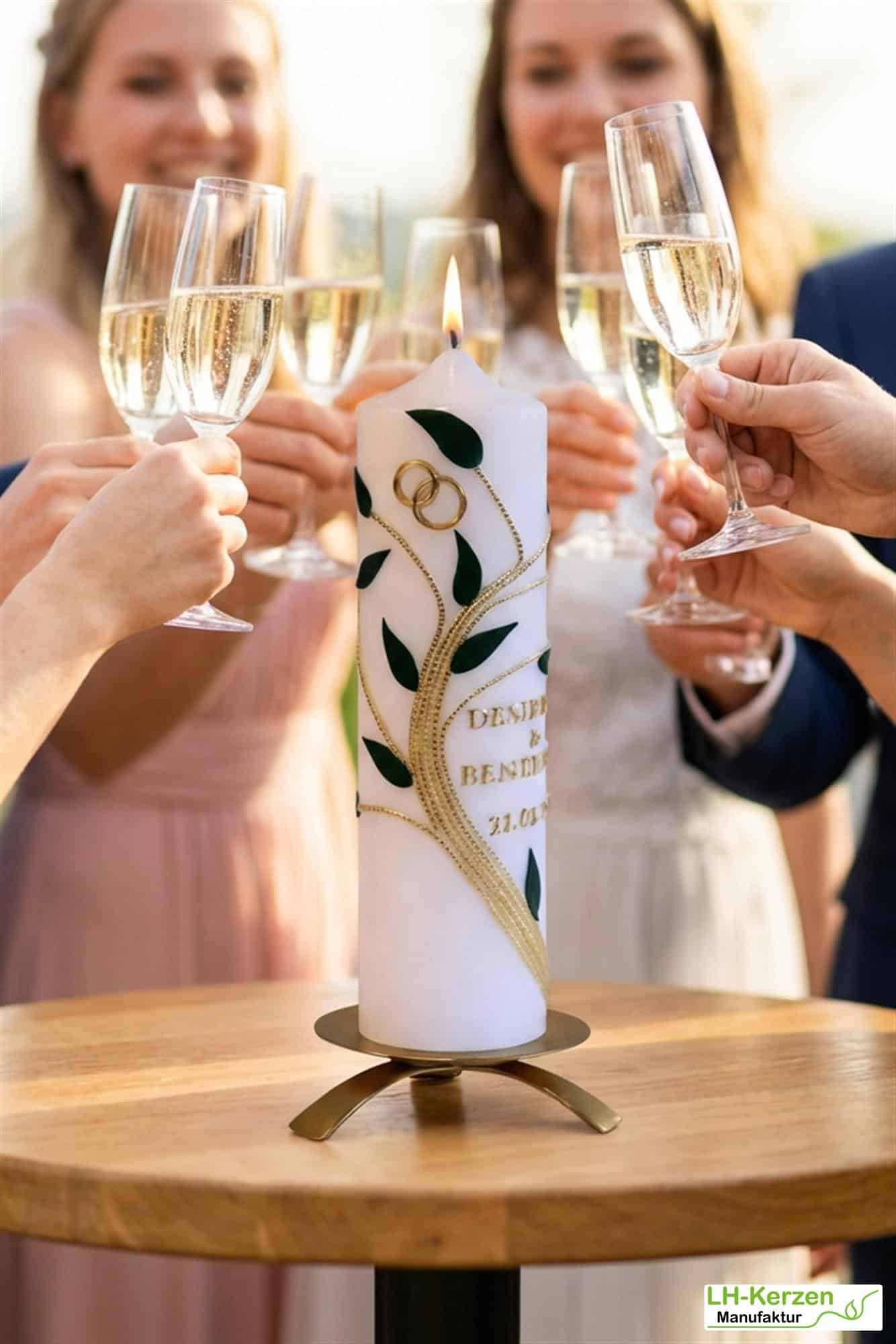 Goldene Blattranken – handveredelte Hochzeitskerze mit eleganter Verzierung, personalisierbar