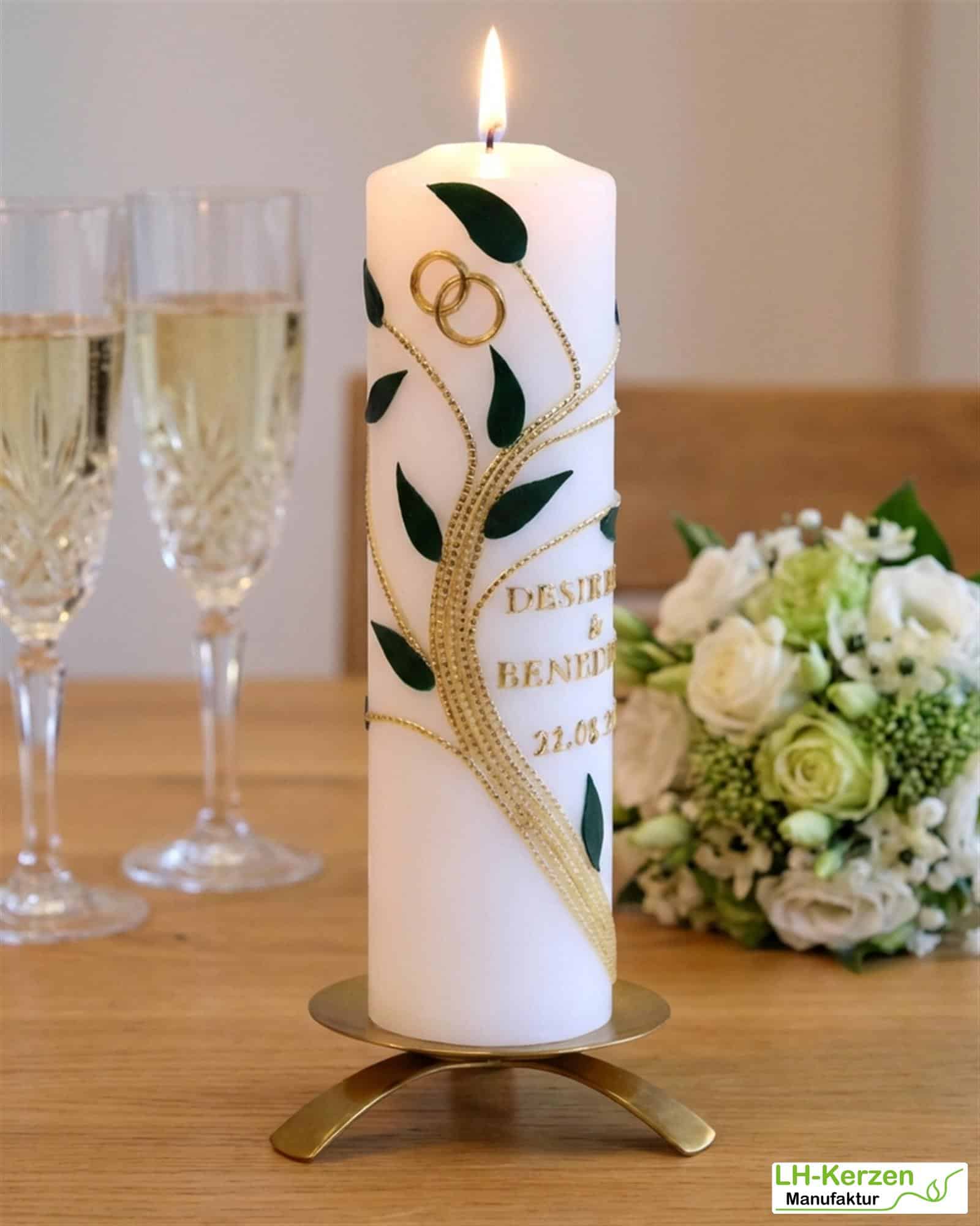 Goldene Blattranken – handveredelte Hochzeitskerze mit eleganter Verzierung, personalisierbar