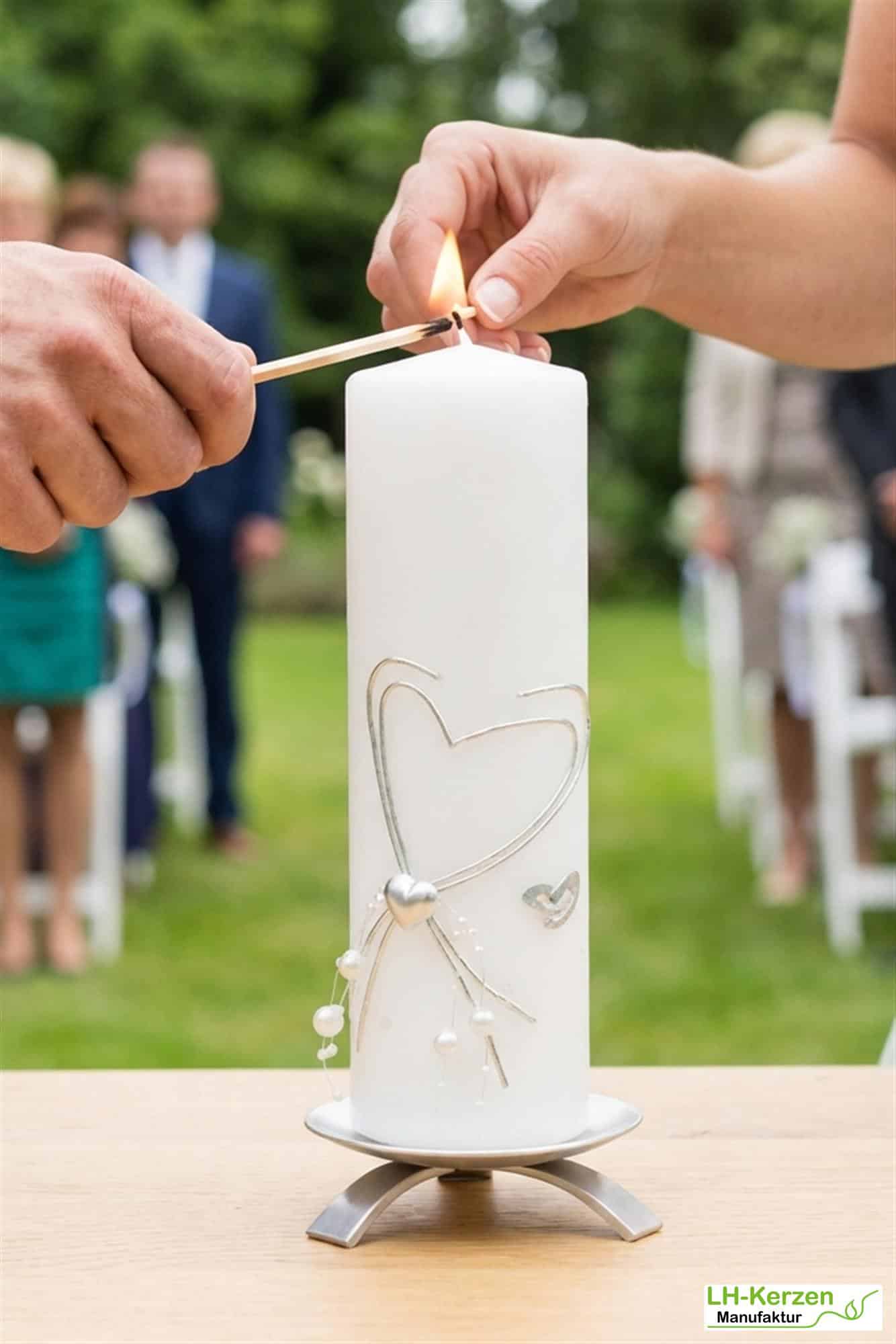 HK1077_Hochzeitskerze modern mit silbernem Doppelherz und Perlen