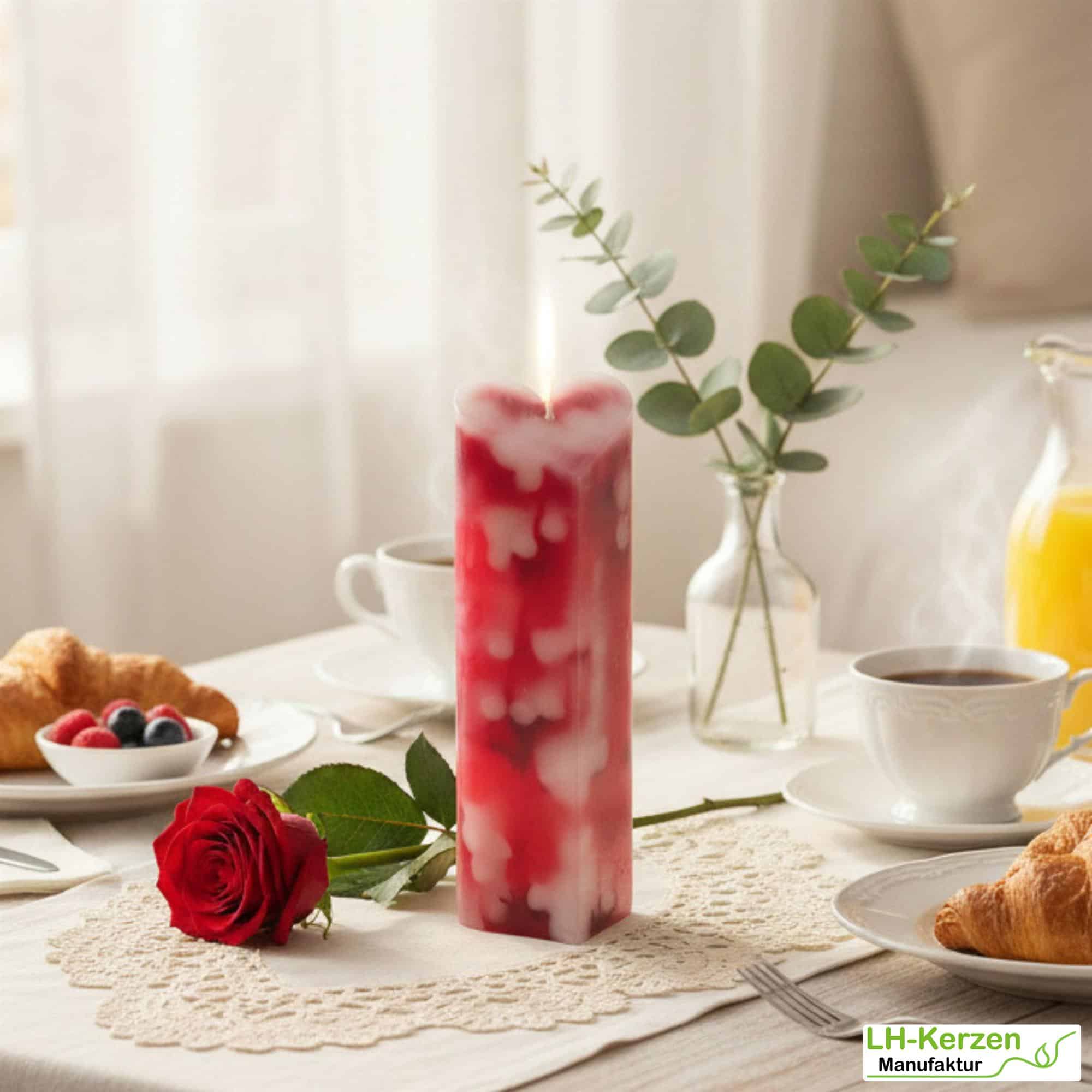 Herzkerze rot-weiß mit Farbverlauf – handgegossen & beschriftbar – romantisches Geschenk