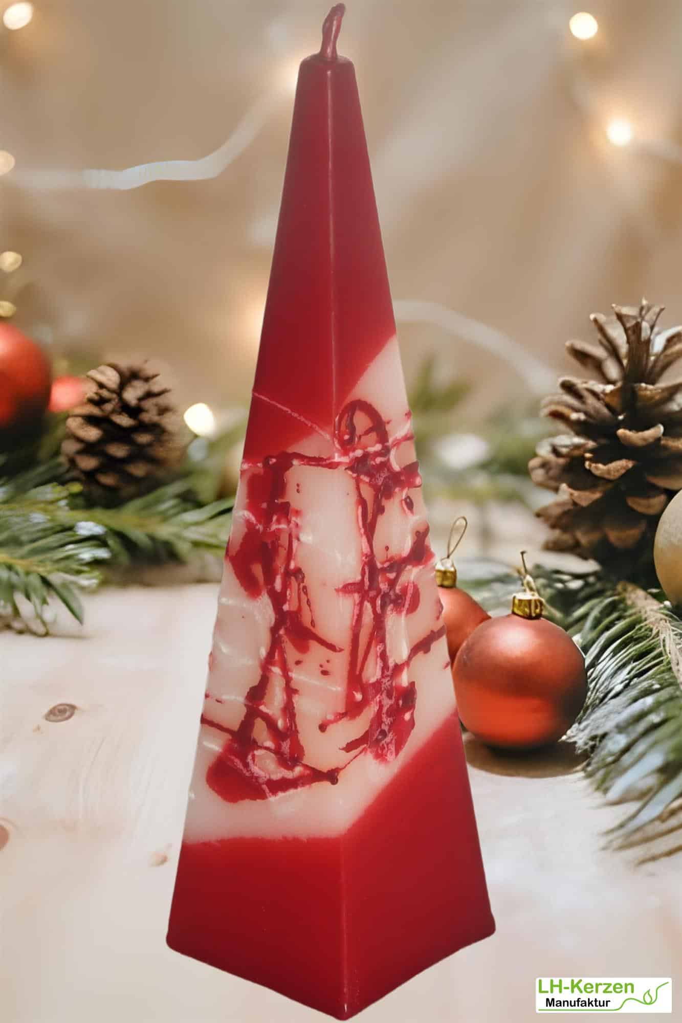 Pyramidenkerze „WinterGlut“ – rot-weiße Handarbeit mit kunstvoller Struktur, dekorativ & festlich