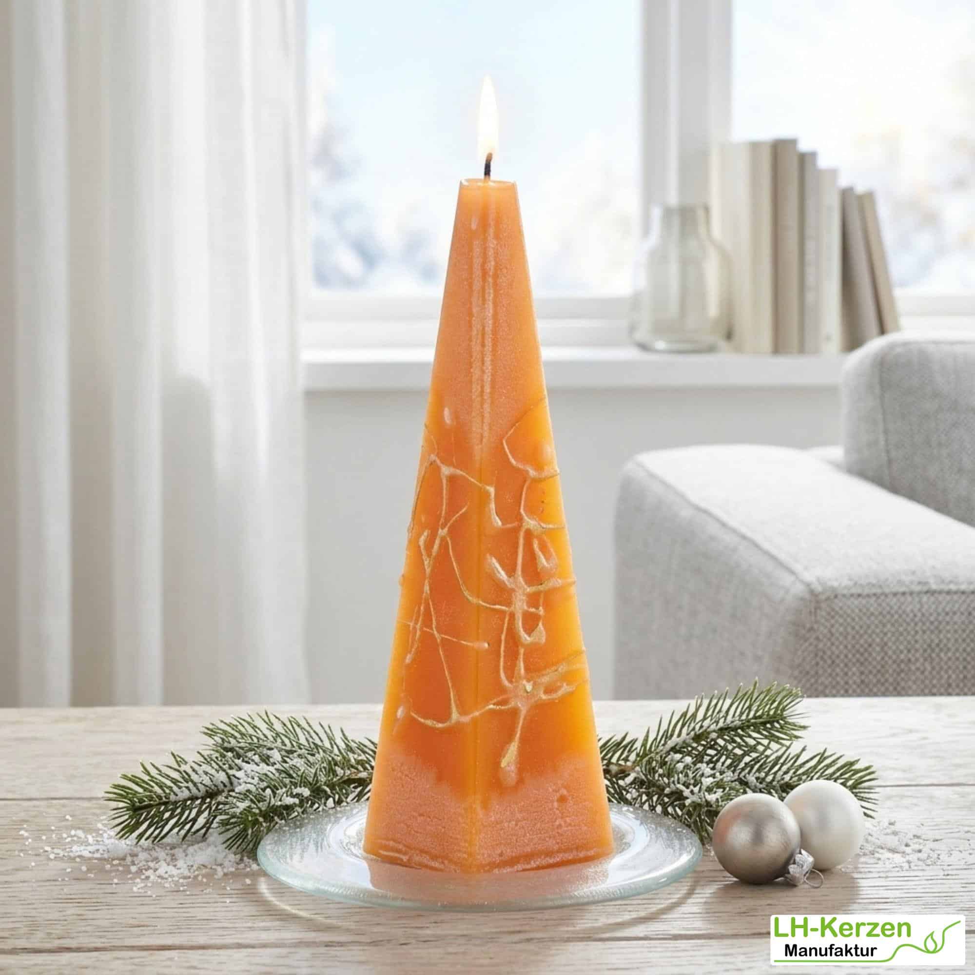 Dekorative Pyramidenkerze „SonnenGlanz“ – orange marmorierte Kerze in außergewöhnlicher Form