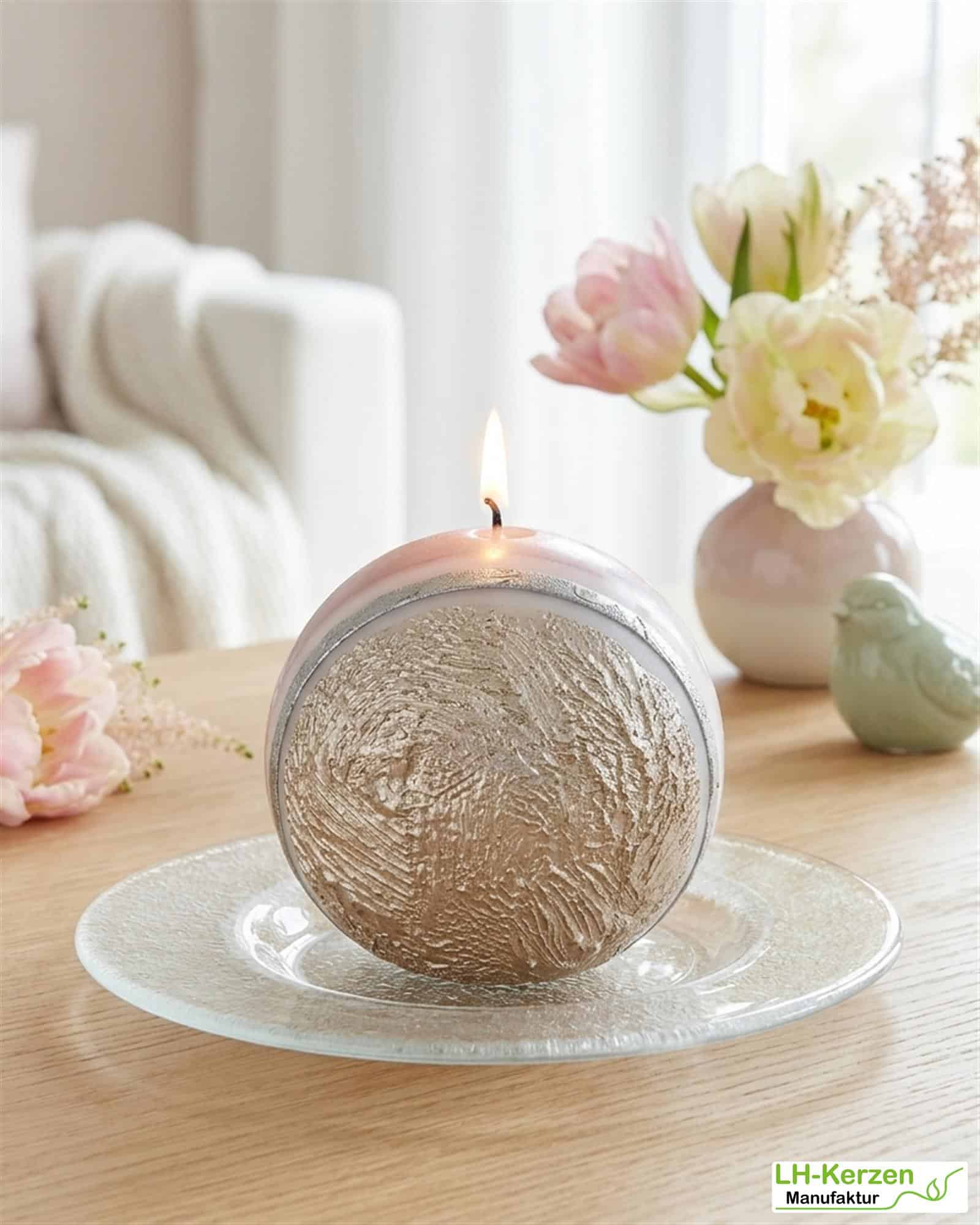 Kugelkerze 'Atica' – Edles Design, rau vergoldete Oberfläche, taupefarbene Glanzhälfte, 80 mm