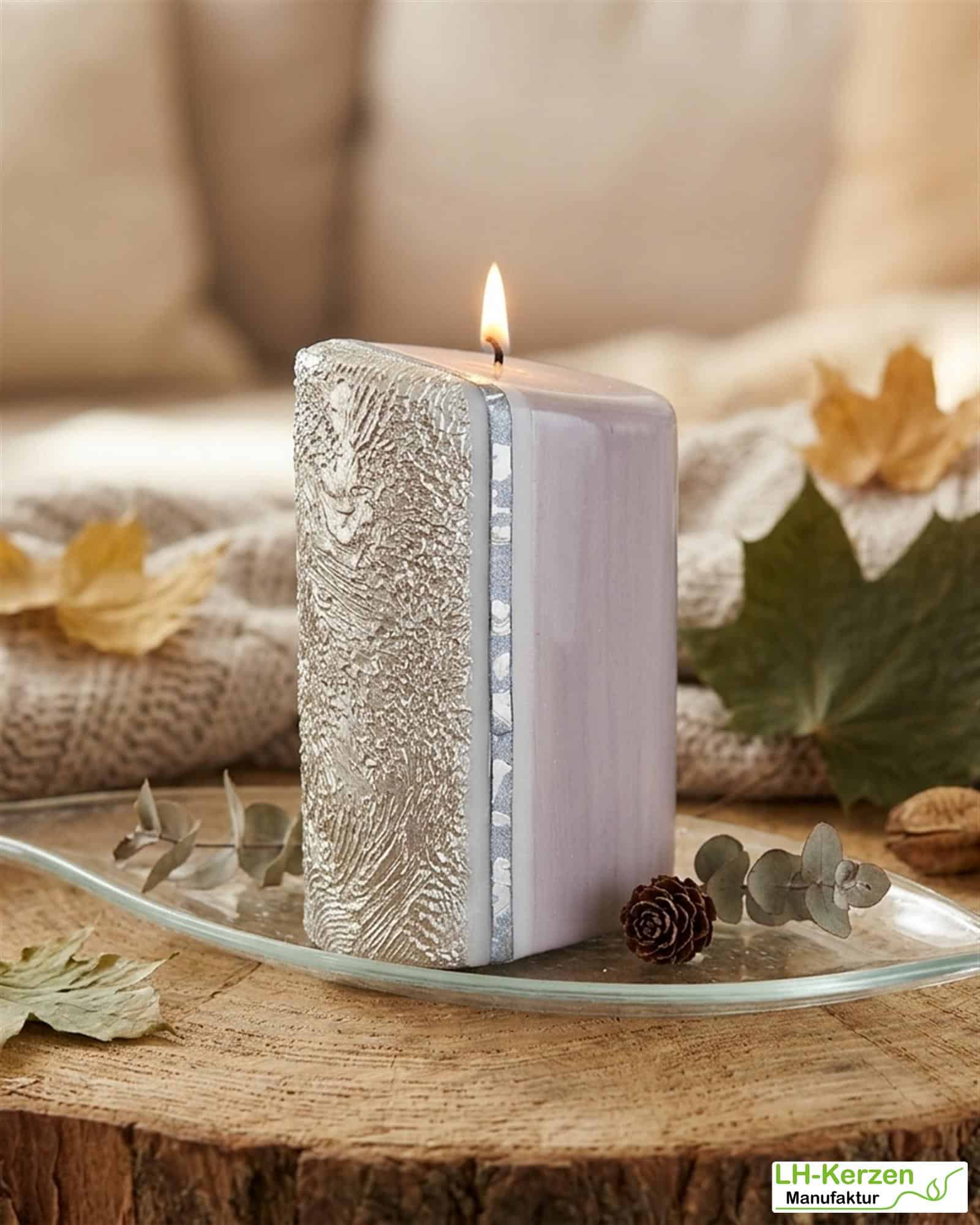 Oval Designkerze "Atica" – Elegantes Design in Taupe und Gold