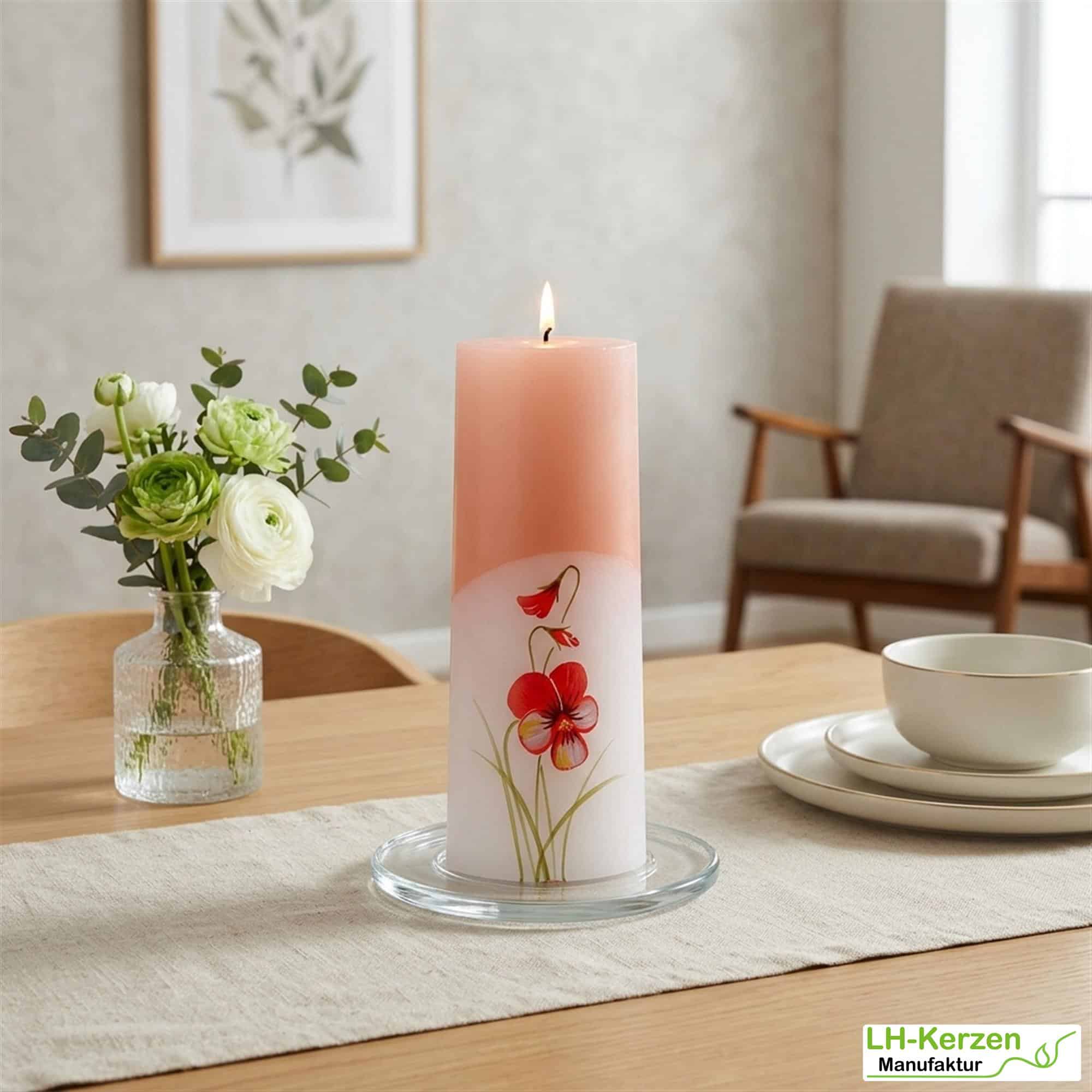 ViolaElegance – Exklusive Formkerze mit Stiefmütterchen-Motiv in zartem Rosé und Weiß
