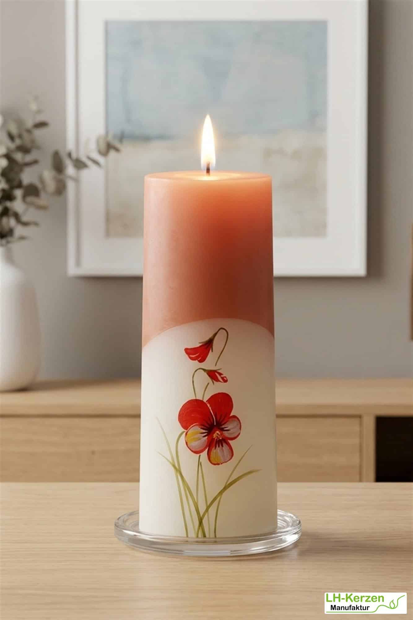 ViolaElegance – Exklusive Formkerze mit Stiefmütterchen-Motiv in zartem Rosé und Weiß