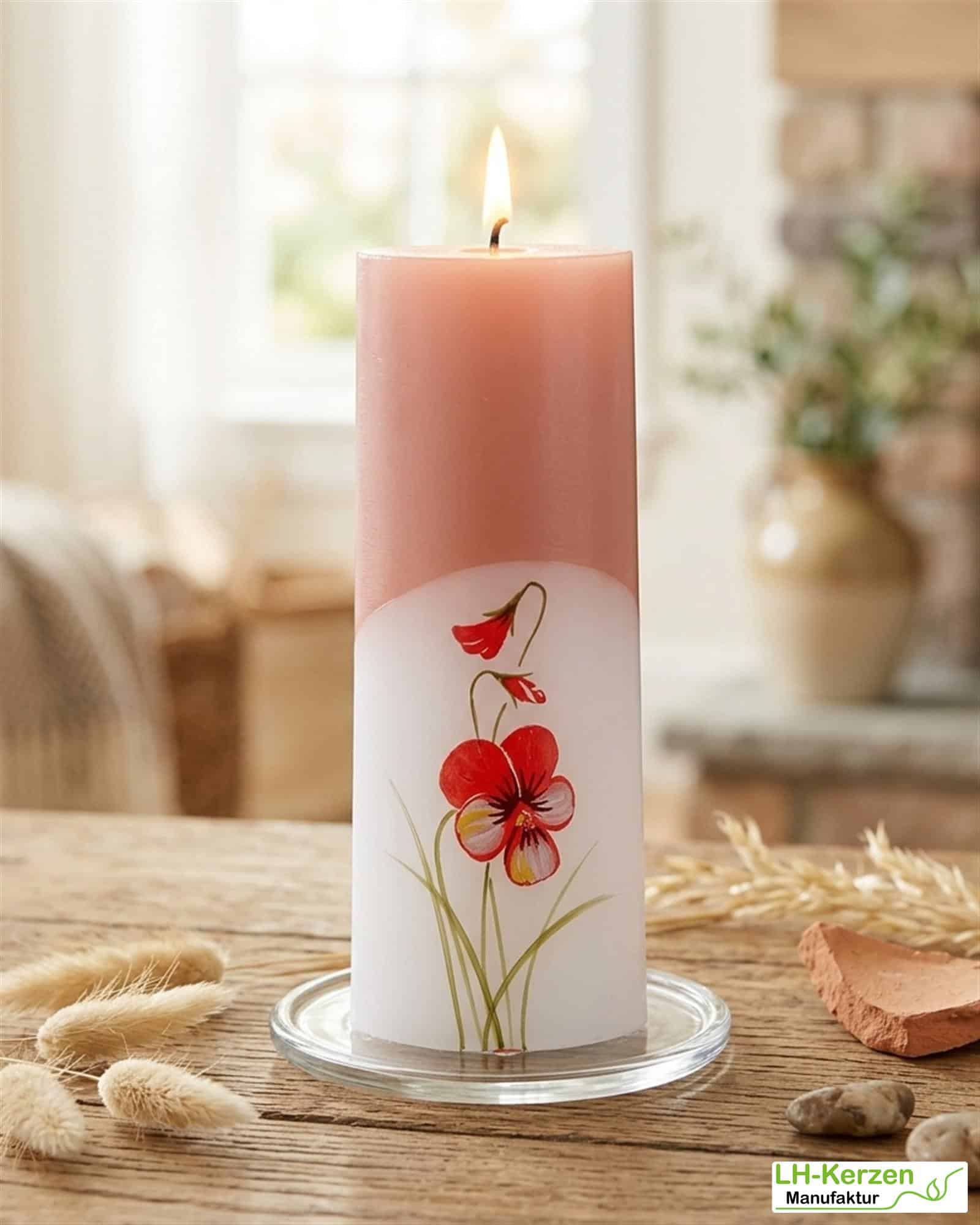 ViolaElegance – Exklusive Formkerze mit Stiefmütterchen-Motiv in zartem Rosé und Weiß