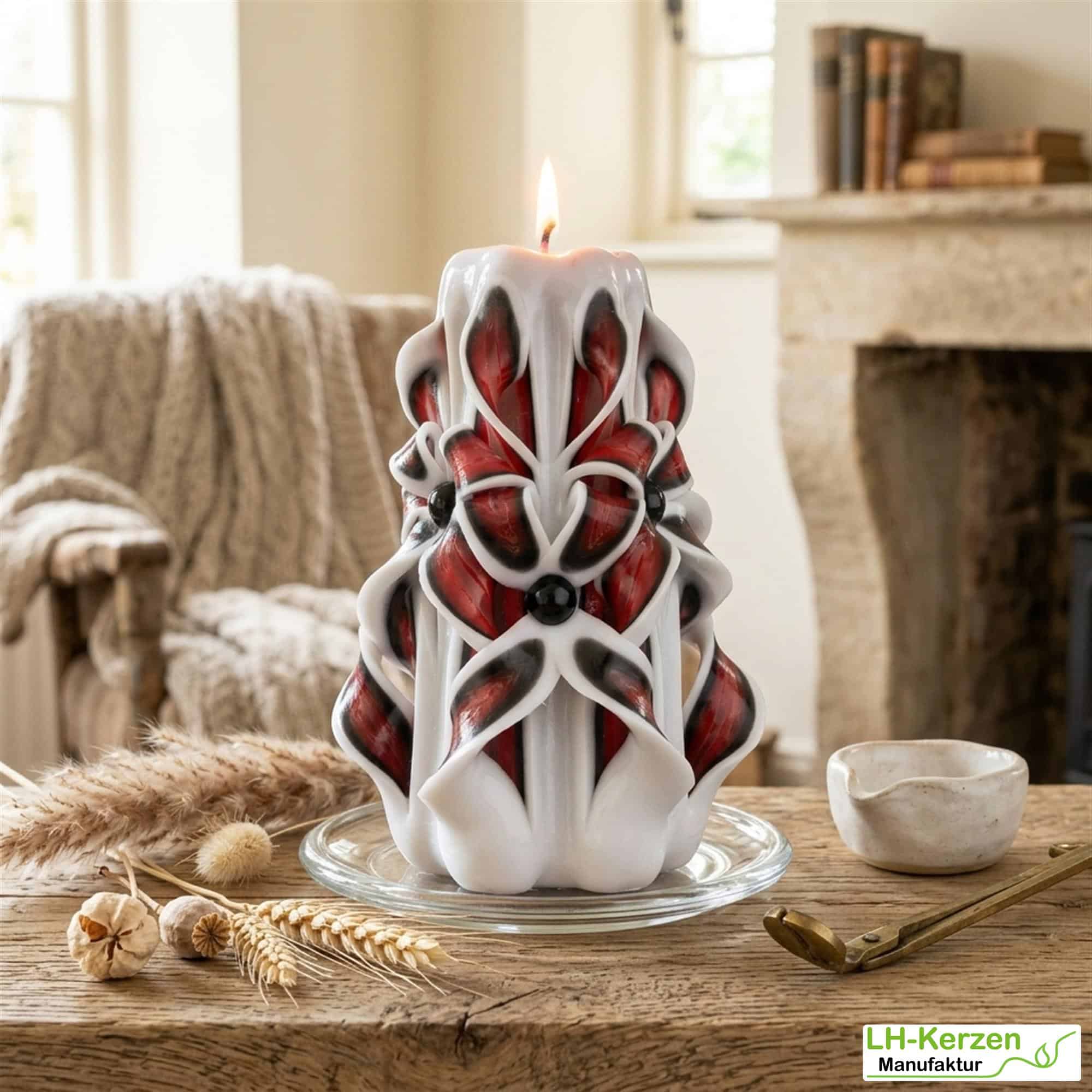 Surtur’s Ember – Handgeschnitzte rot-schwarze Designkerze mit mystischer Ausstrahlung
