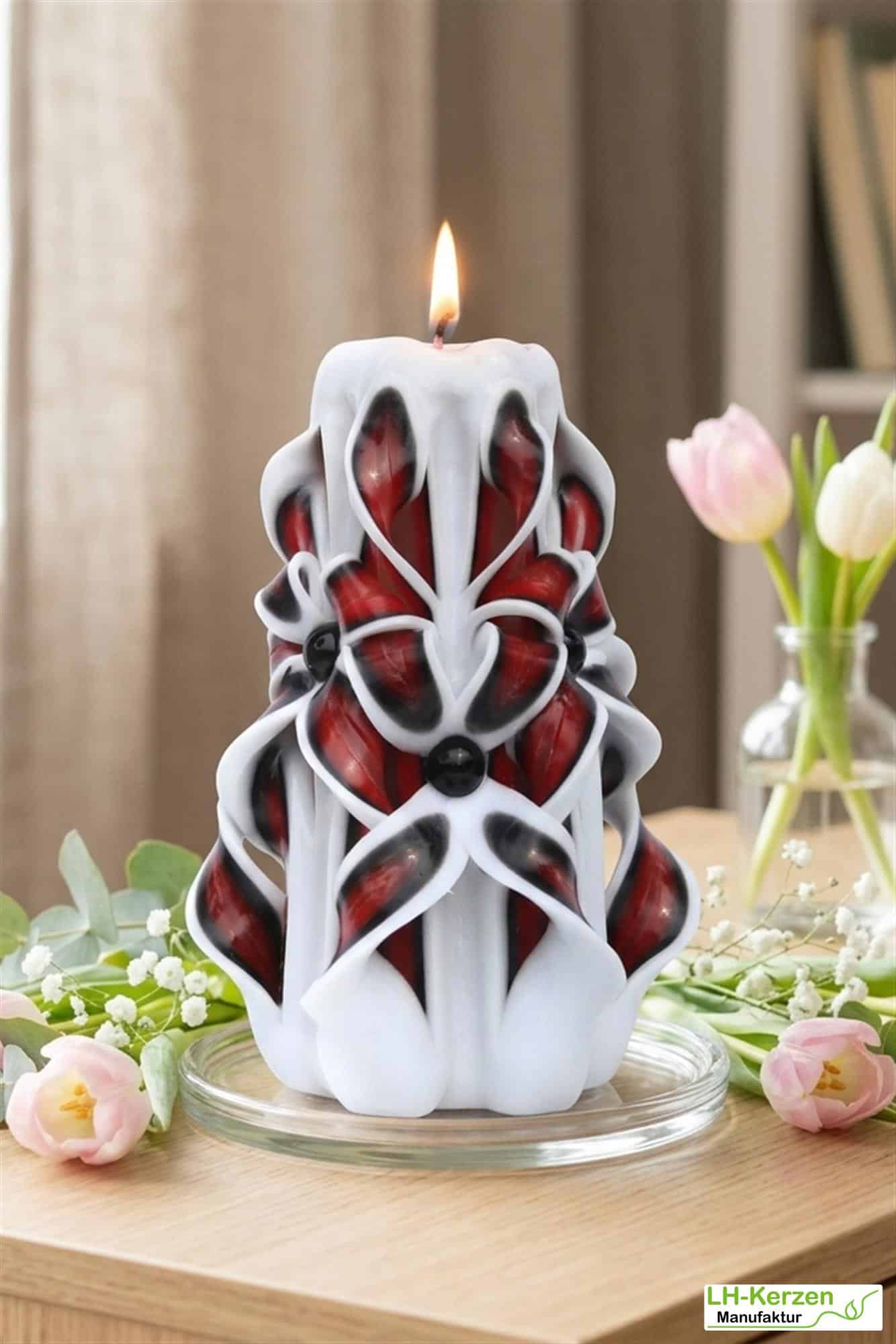 Surtur’s Ember – Handgeschnitzte rot-schwarze Designkerze mit mystischer Ausstrahlung