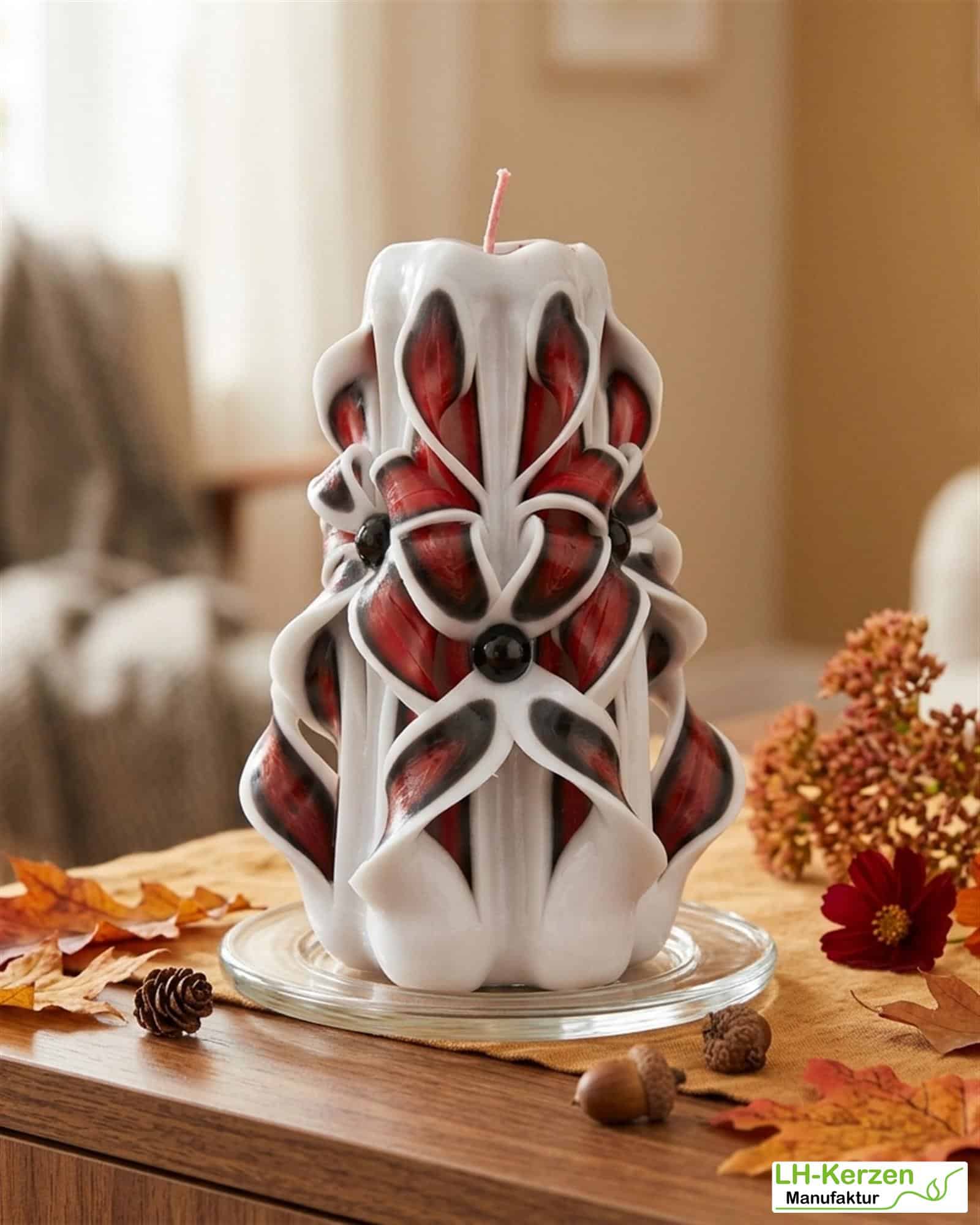 Surtur’s Ember – Handgeschnitzte rot-schwarze Designkerze mit mystischer Ausstrahlung