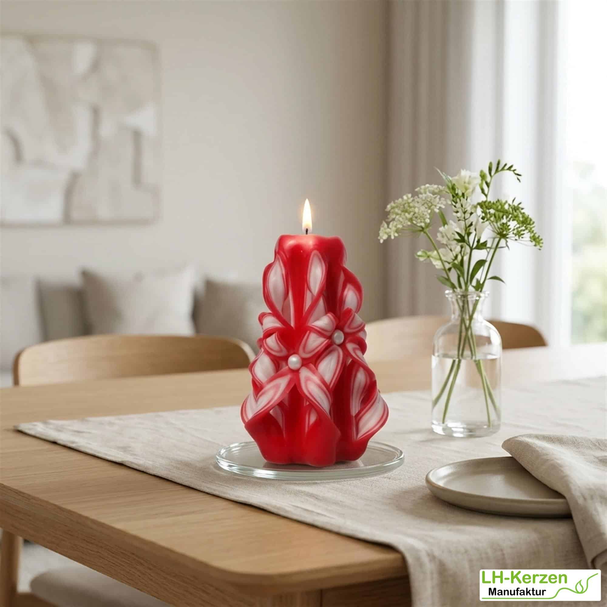 Thor's Blaze – Handgeschnitzte Kerze in kräftigem Rot, perfekt für festliche Anlässe