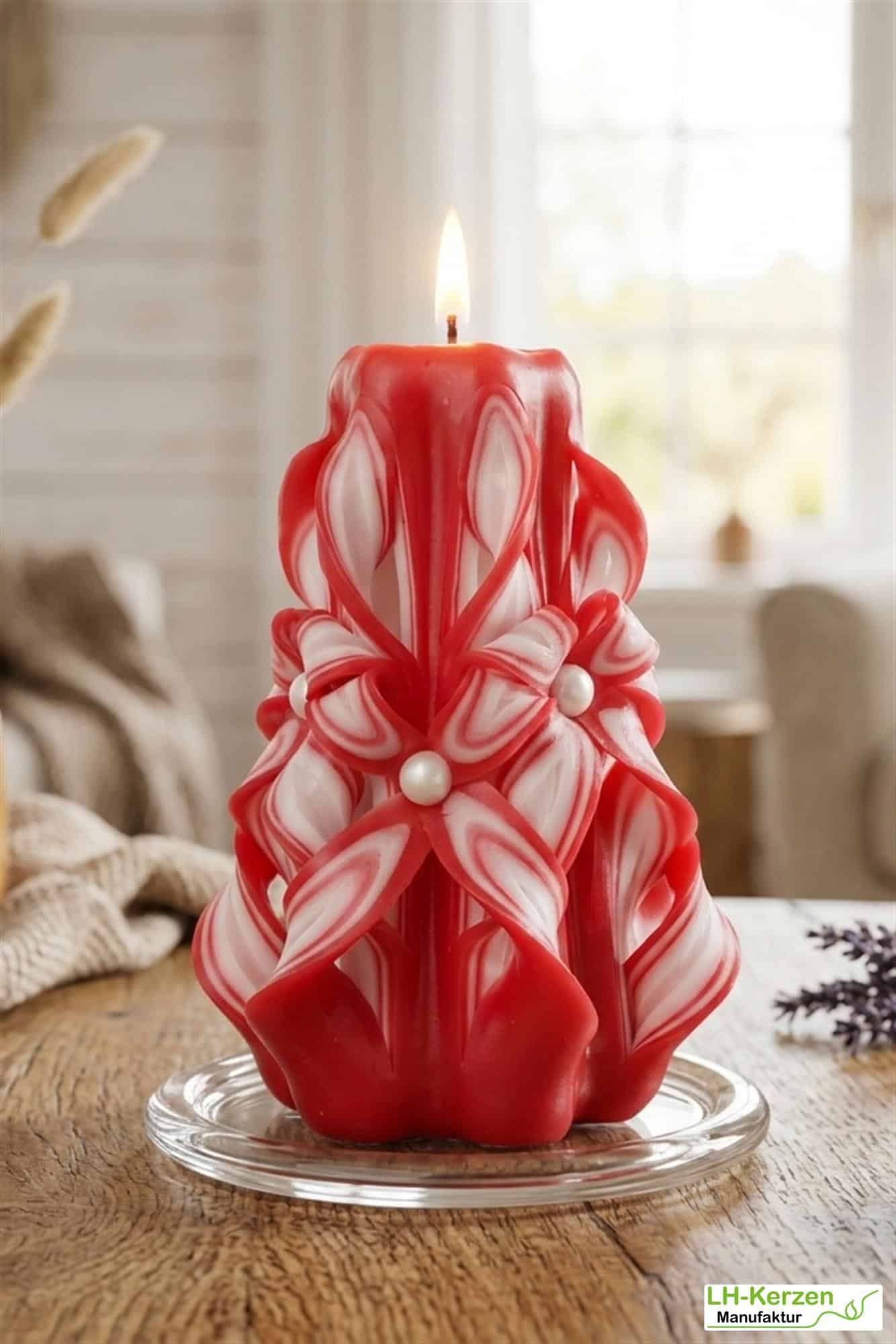 Thor's Blaze – Handgeschnitzte Kerze in kräftigem Rot, perfekt für festliche Anlässe