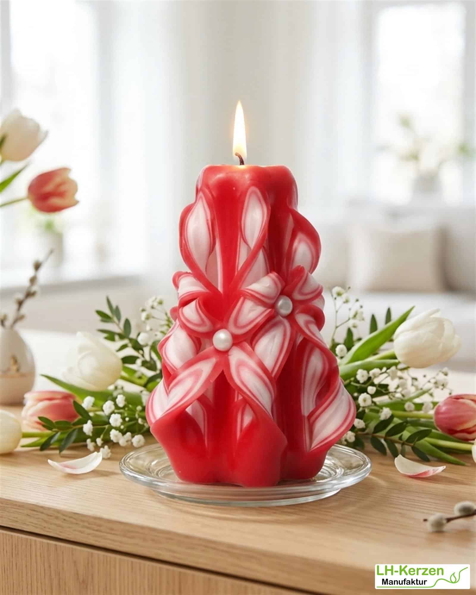 Thor's Blaze – Handgeschnitzte Kerze in kräftigem Rot, perfekt für festliche Anlässe