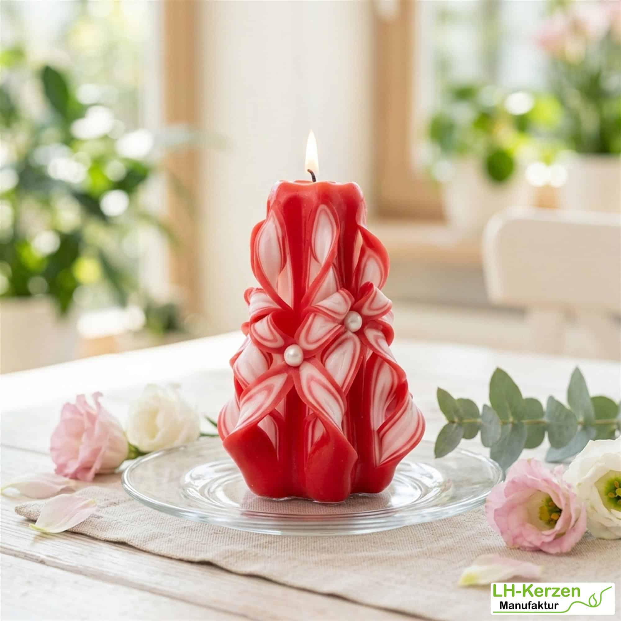 Thor's Blaze – Handgeschnitzte Kerze in kräftigem Rot, perfekt für festliche Anlässe