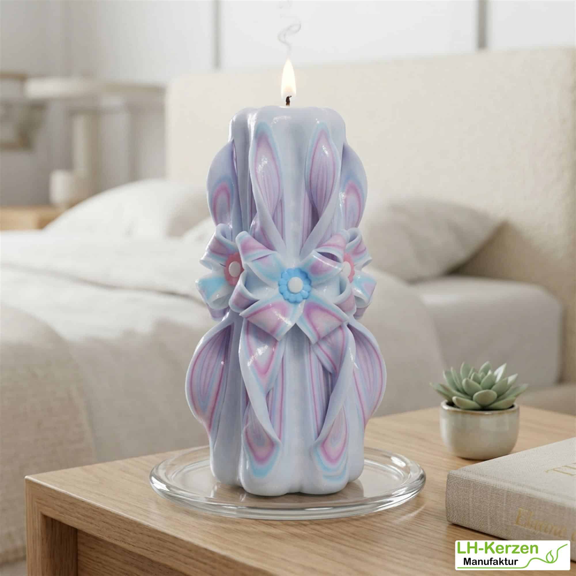 Eir's Blossom – Zarte geschnitzte Kerze in Pastelltönen, ideal für besondere Anlässe