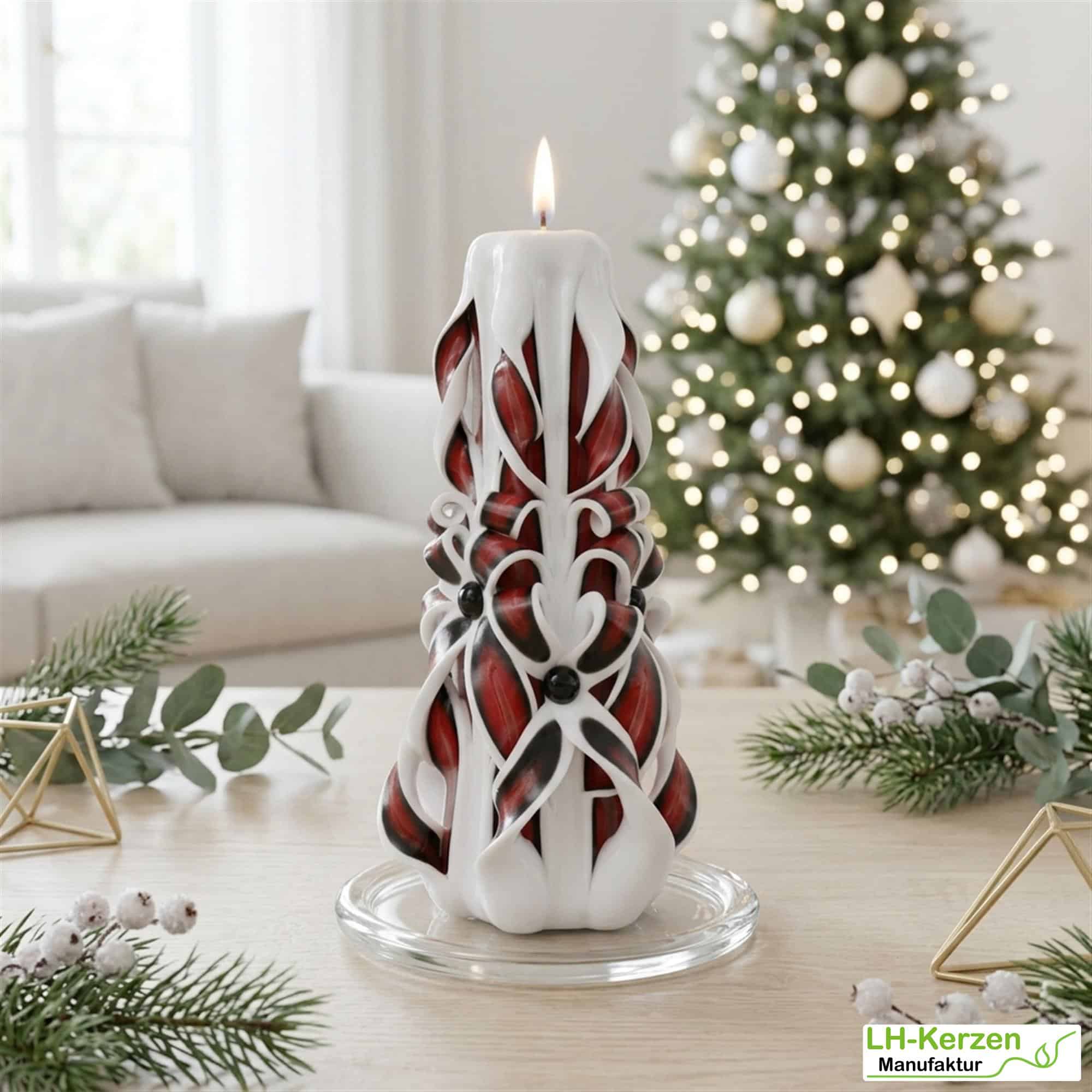 Surtur's Flame – Große handgeschnitzte Kerze in Rot und Weiß, ideal für festliche Anlässe