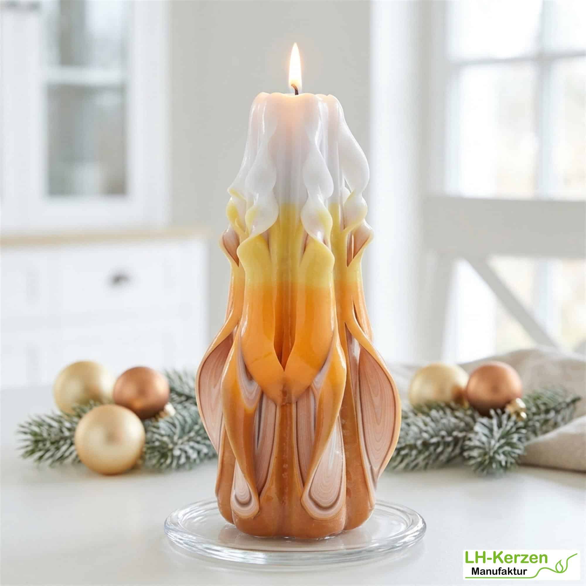 Solstice Flame – geschnitzte Designkerze in Weiß, Gelb, Orange & Braun, handgefertigt