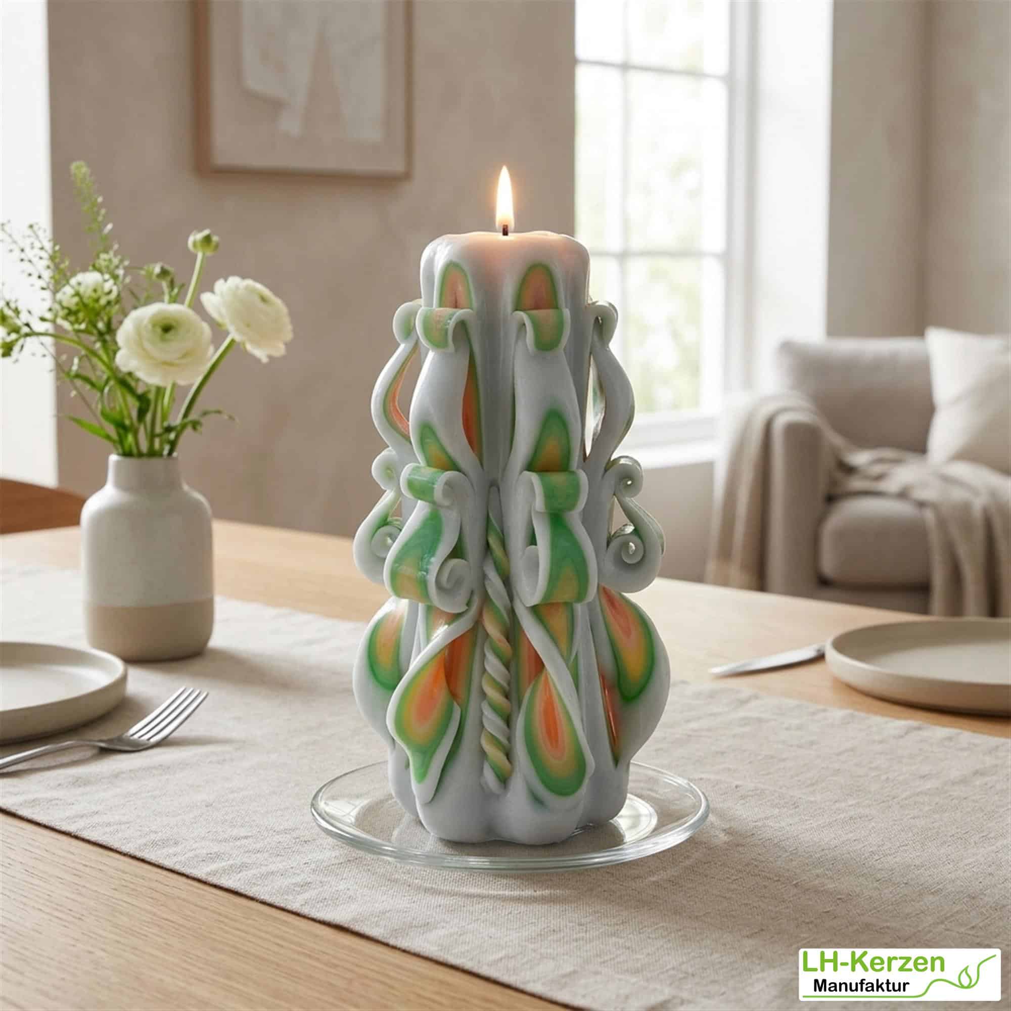 Idyll of Verdandi – Handgeschnitzte grün-orange Kerze, kunstvolle Designkerze für festliche Anlässe