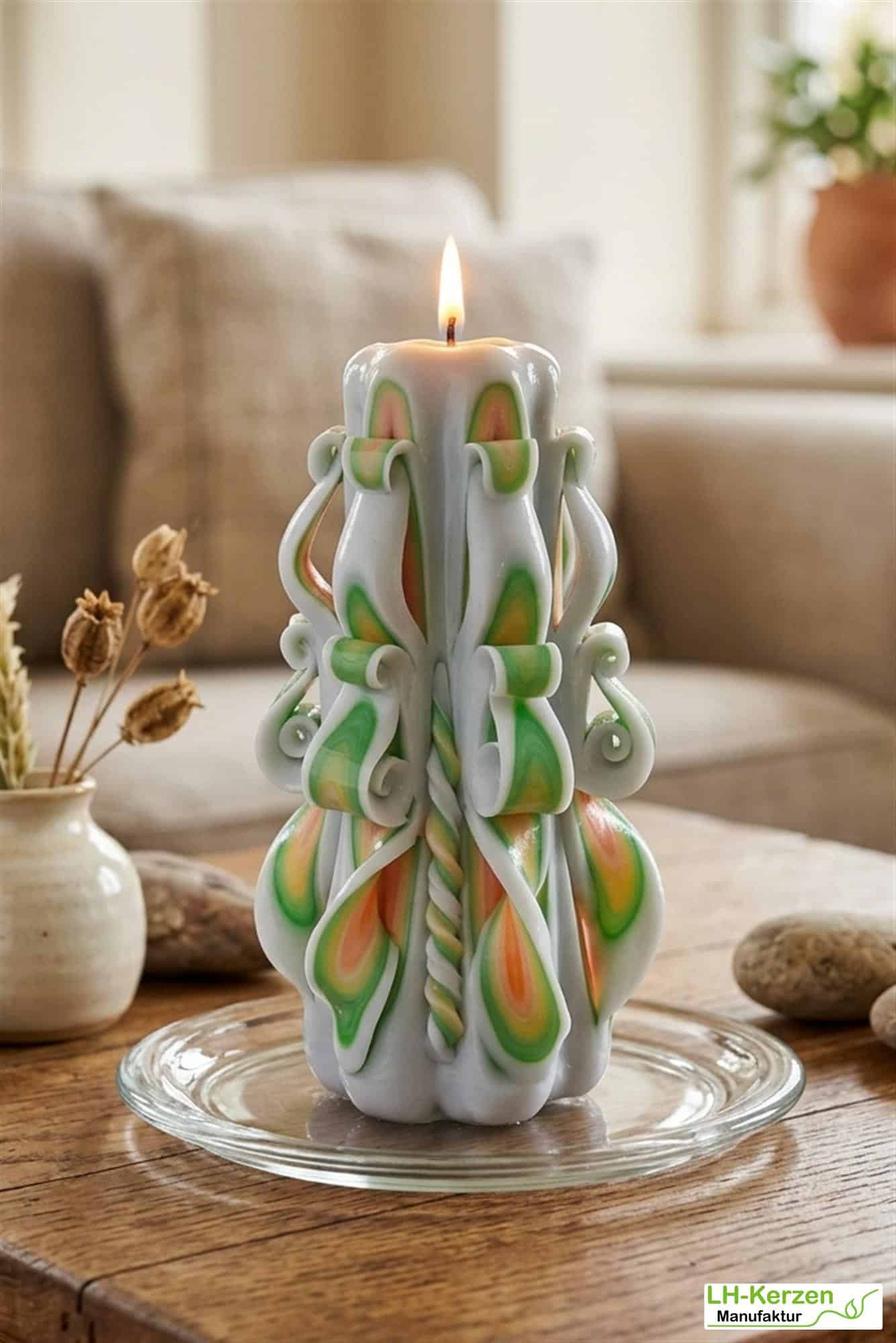 Idyll of Verdandi – Handgeschnitzte grün-orange Kerze, kunstvolle Designkerze für festliche Anlässe