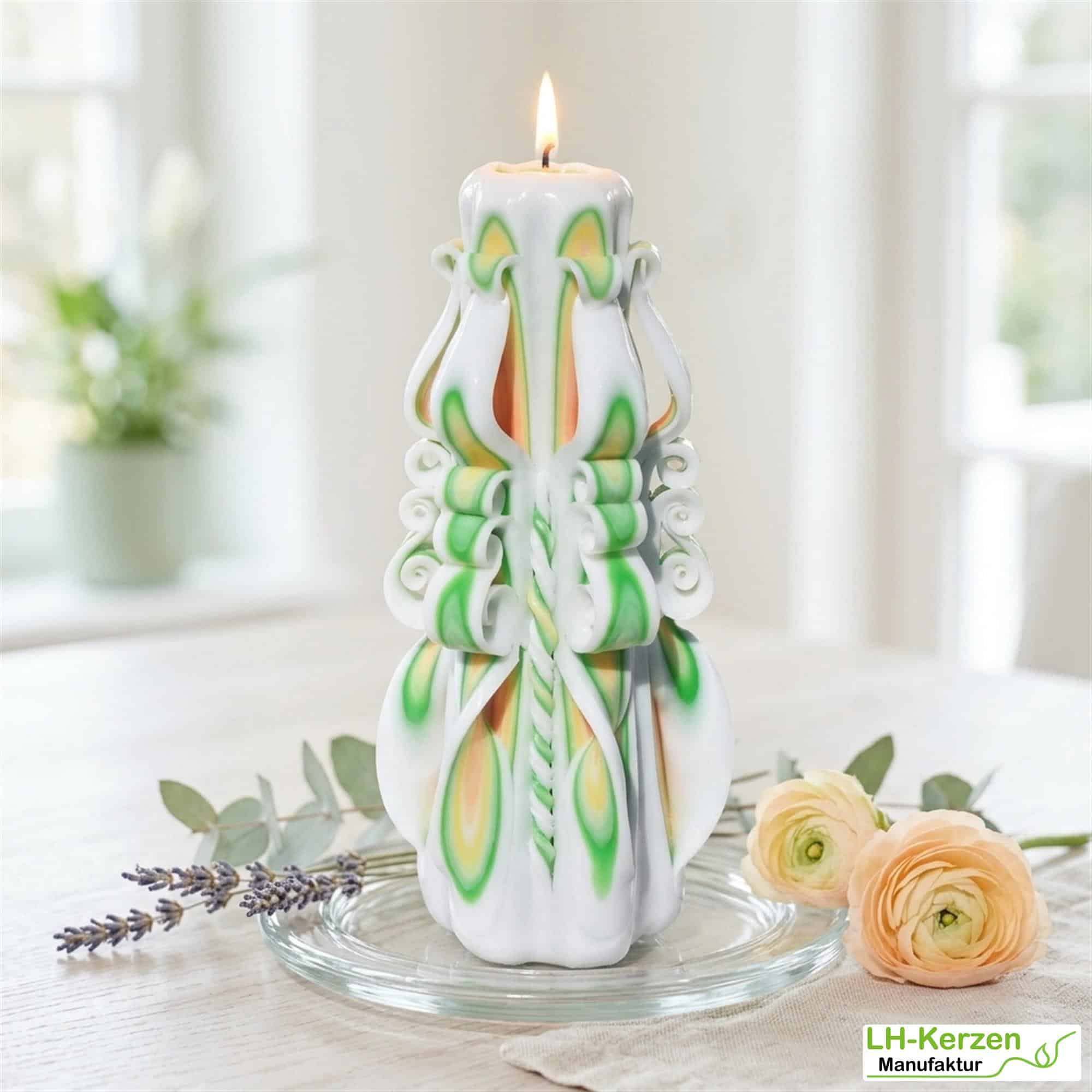 Verdandi’s Horizon – Handgeschnitzte grün-weiße Kerze, kunstvolle Wachskunst für Dekoration & Gesche