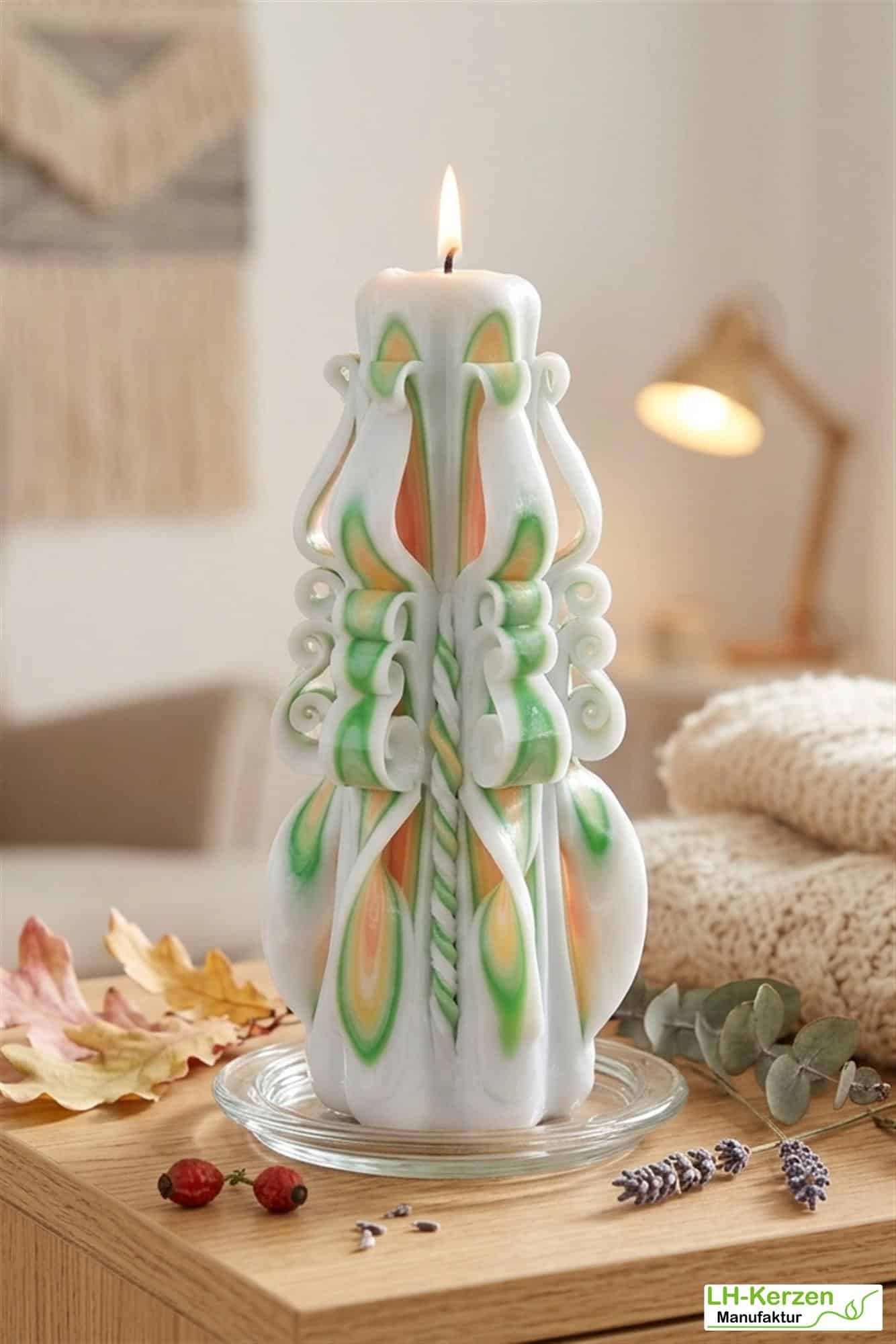 Verdandi’s Horizon – Handgeschnitzte grün-weiße Kerze, kunstvolle Wachskunst für Dekoration & Gesche