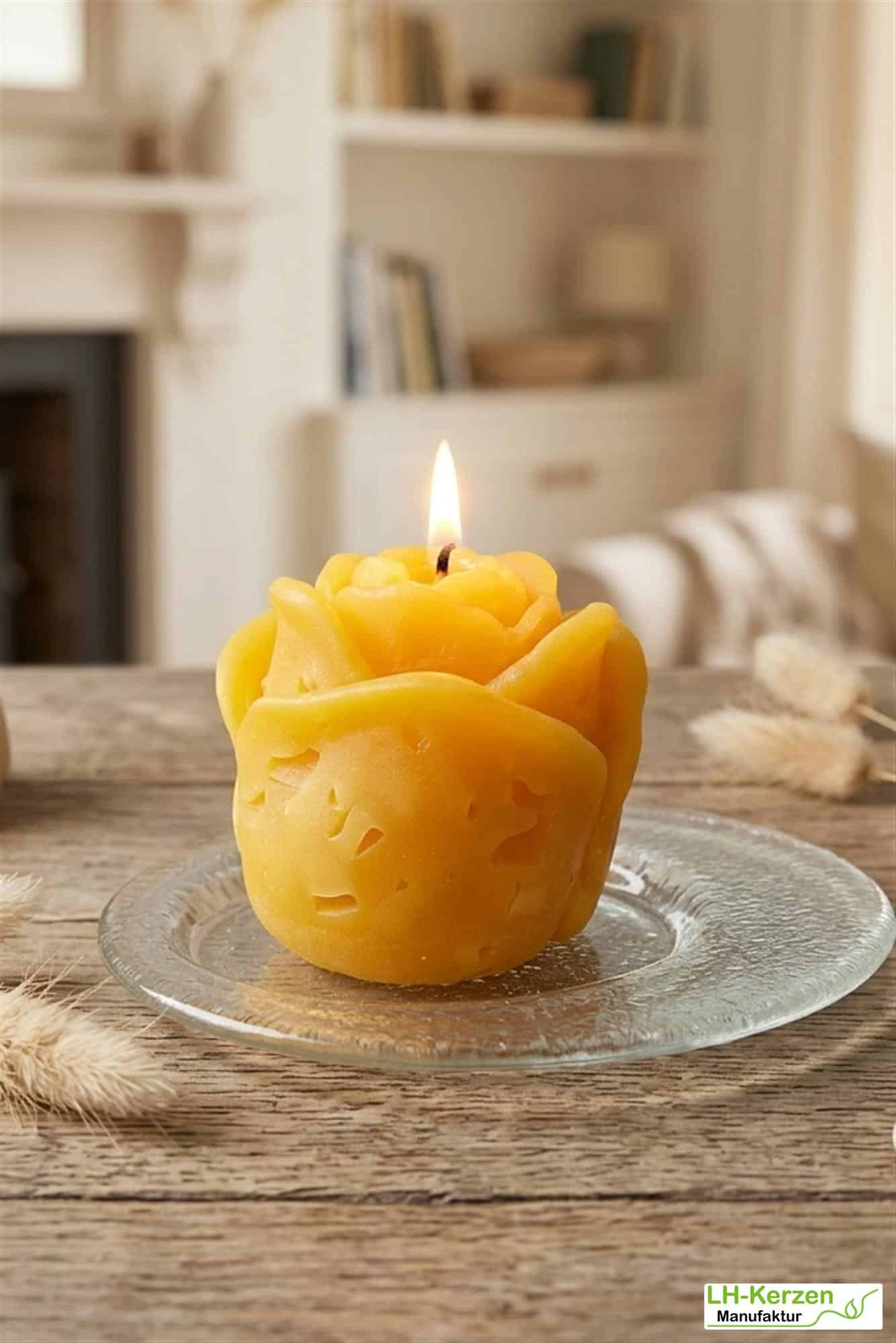 Gelbe Rosenkerze "Sonnengruß", personalisierbare Kerze in Rosenknopsenform