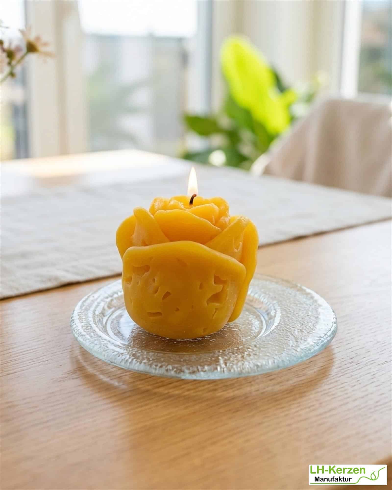 Gelbe Rosenkerze "Sonnengruß", personalisierbare Kerze in Rosenknopsenform