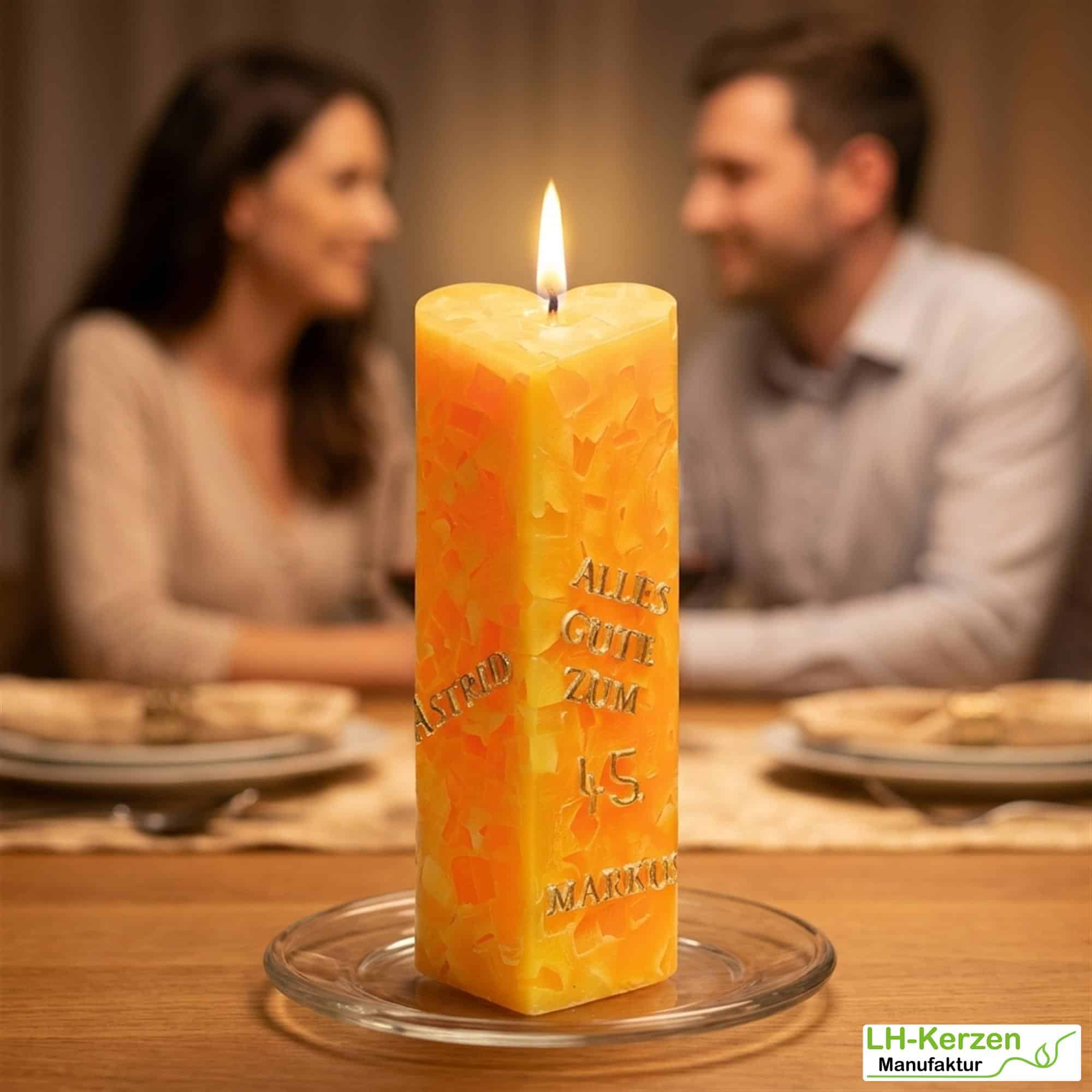 Gelbe Würfelwachskerze in Herzform, Herzkerze 'Sonnenschein', personalisierbar