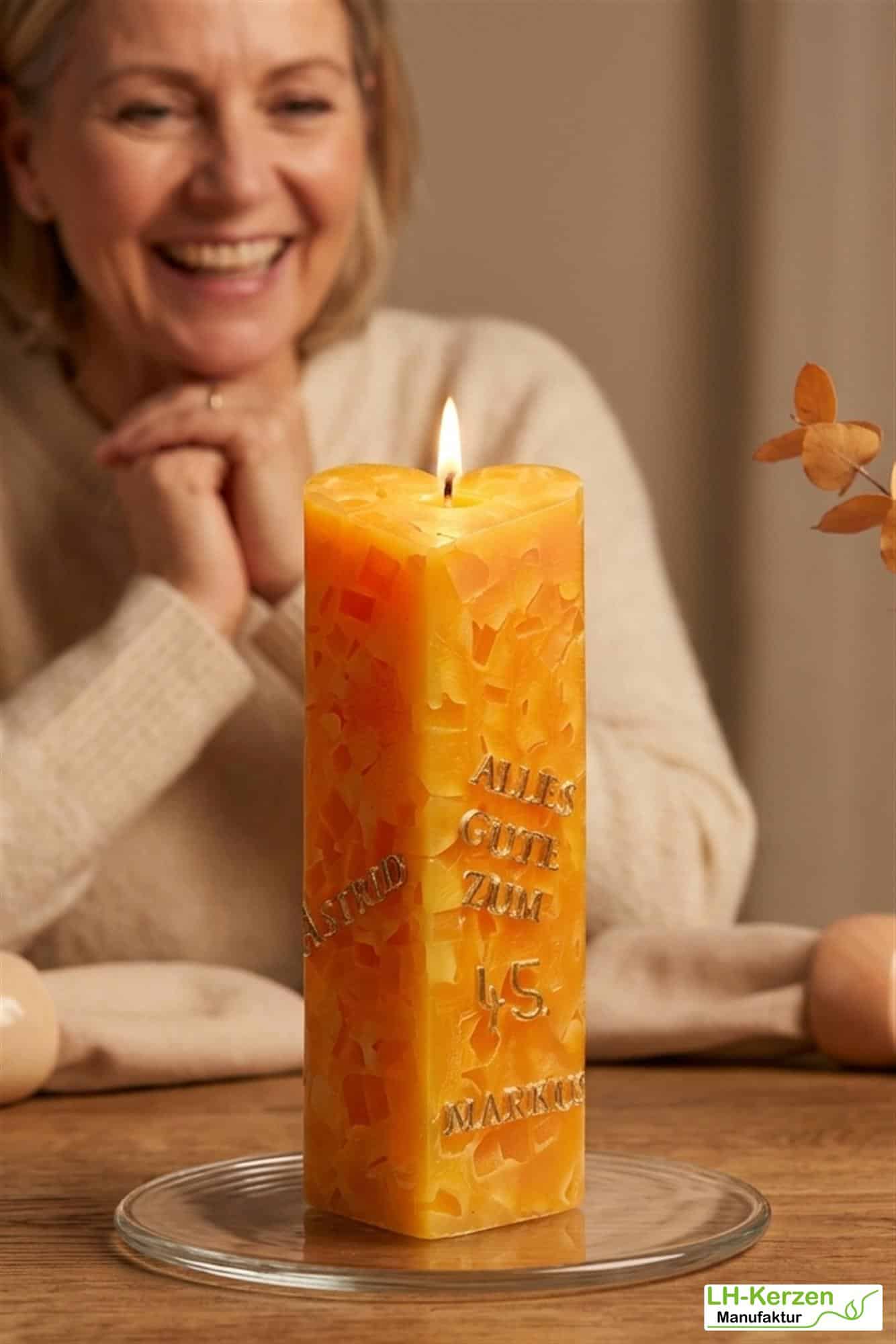 Gelbe Würfelwachskerze in Herzform, Herzkerze 'Sonnenschein', personalisierbar