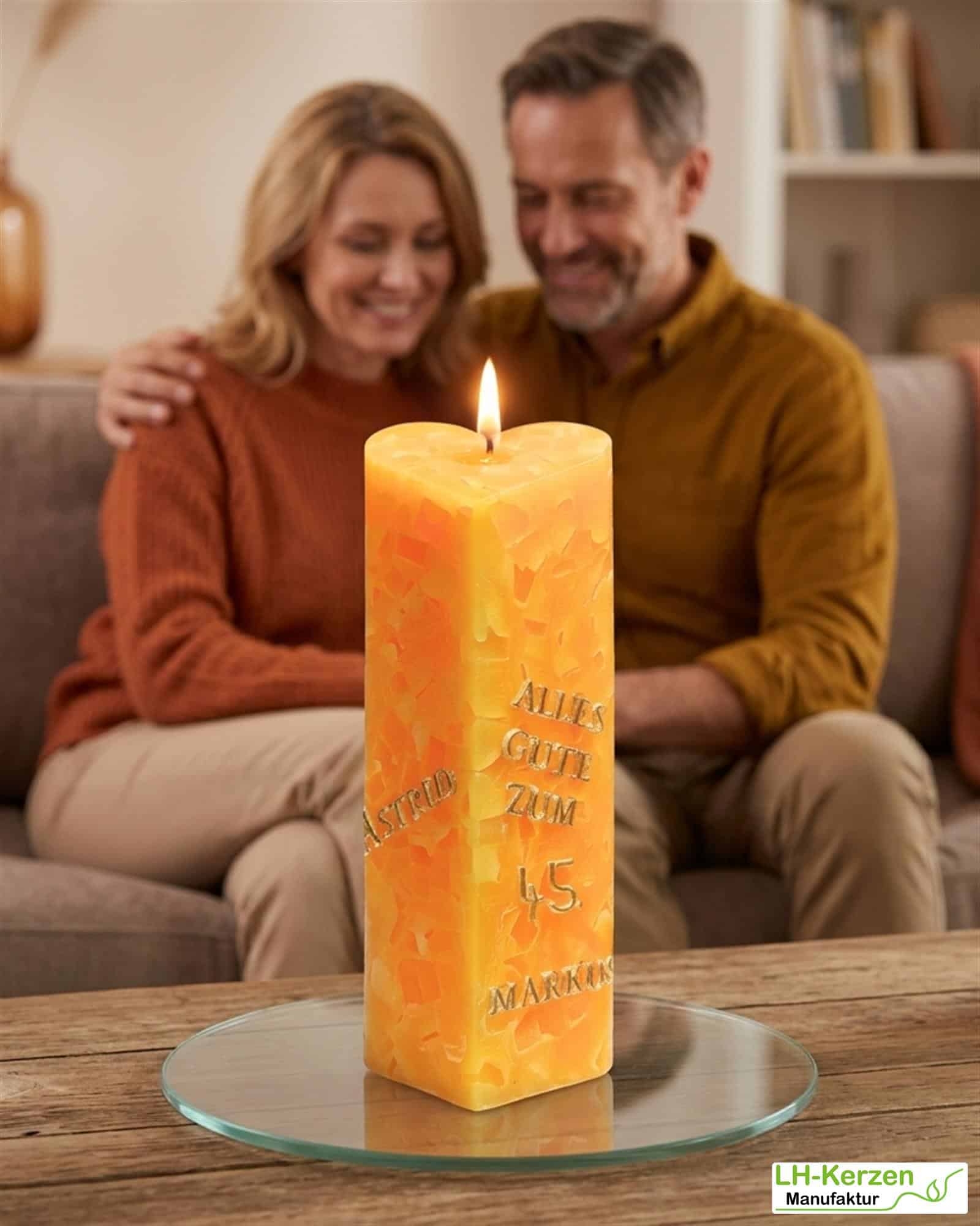 Gelbe Würfelwachskerze in Herzform, Herzkerze 'Sonnenschein', personalisierbar