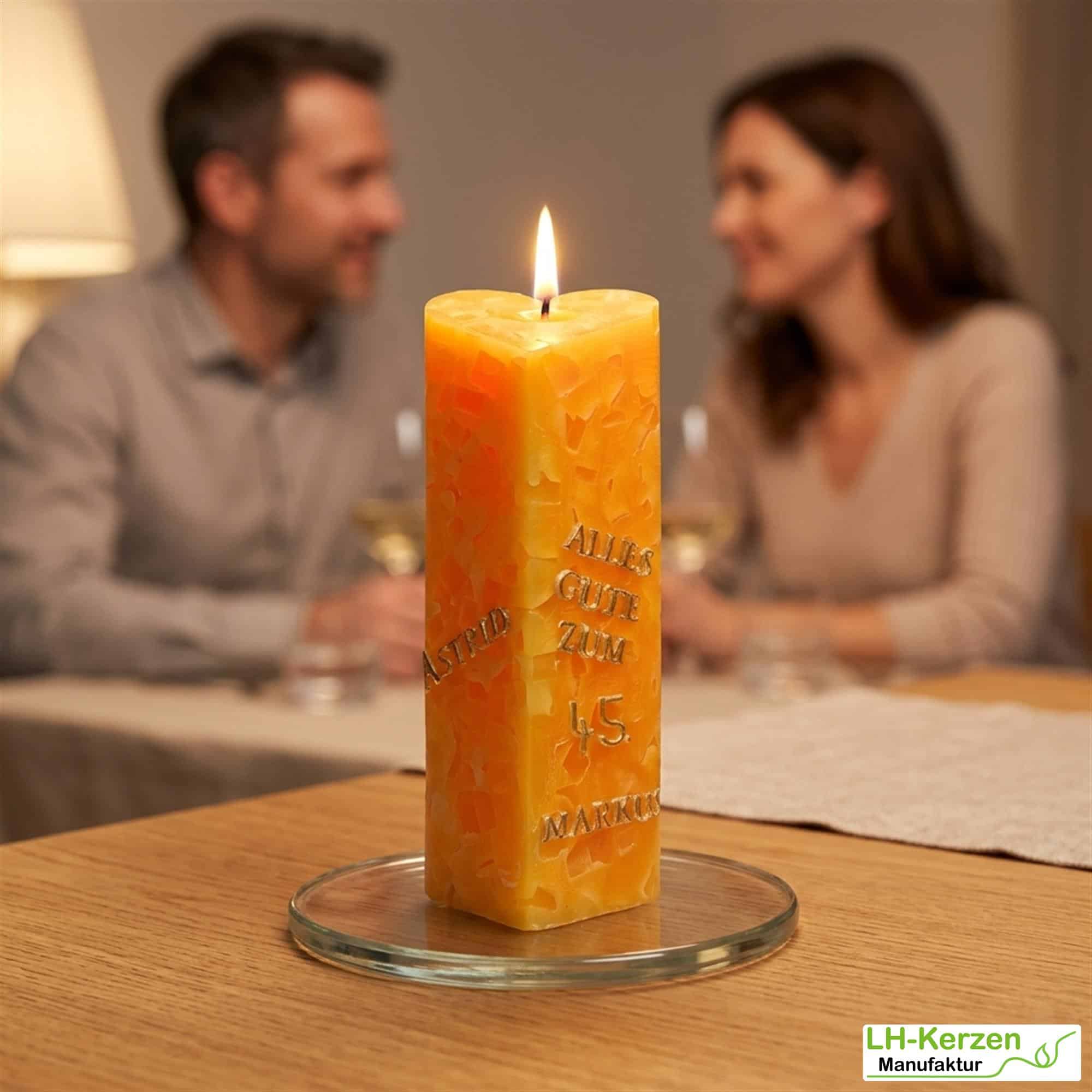 Gelbe Würfelwachskerze in Herzform, Herzkerze 'Sonnenschein', personalisierbar