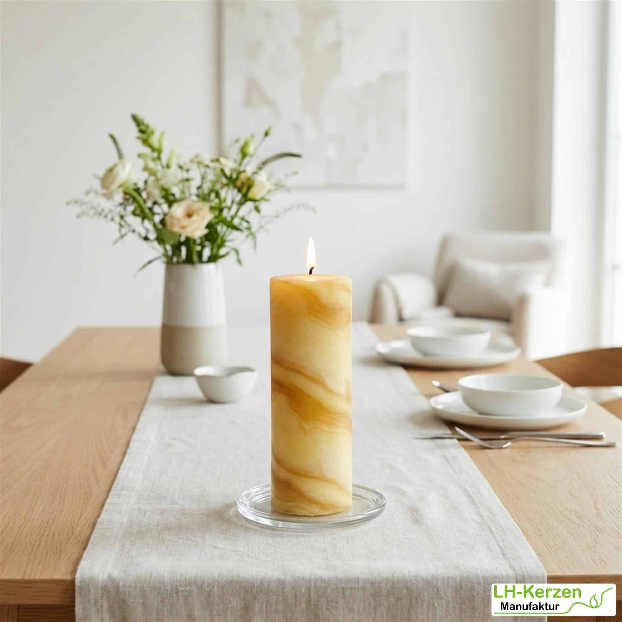 Handgeknetete Bienenwachs Kerze mit einzigartiger Maserung 125x40mm - zierlich & elegant