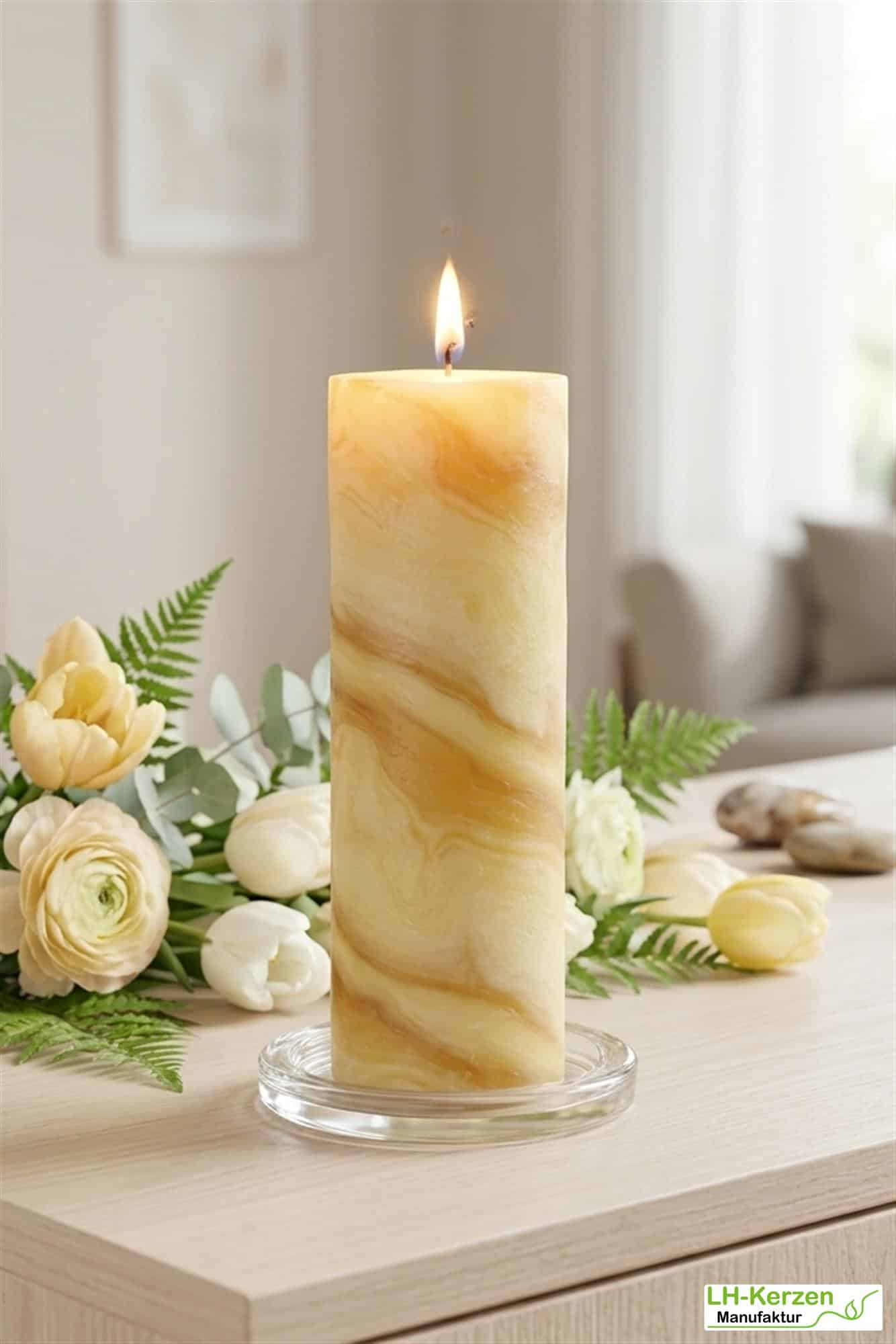 Handgeknetete Bienenwachs Kerze mit einzigartiger Maserung 125x40mm - zierlich & elegant